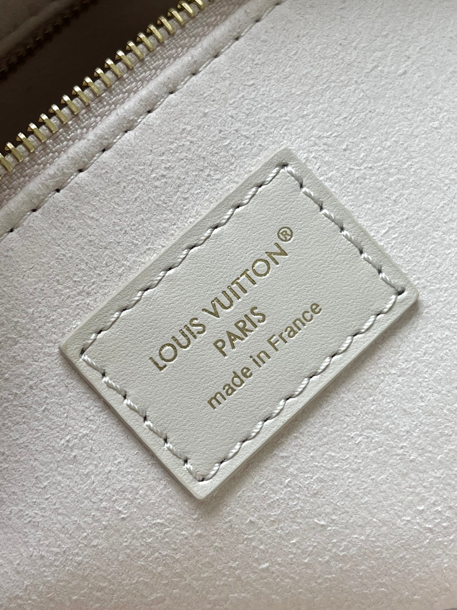 Louis Vuitton OnTheGo Small Handbag - Image 9