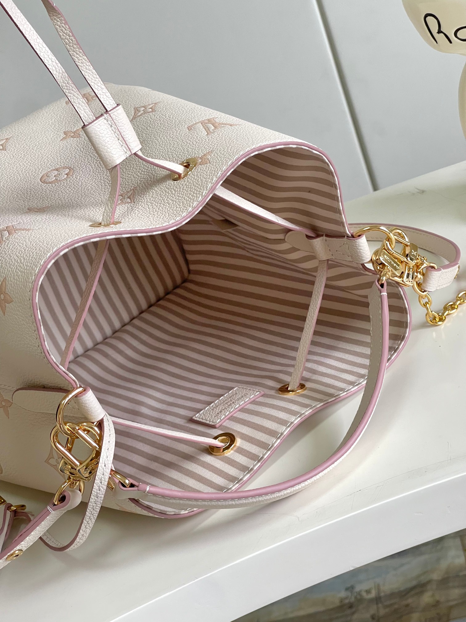 Louis Vuitton NeoNoe Medium Handbag in Monogram Empreinte Leather - Image 9