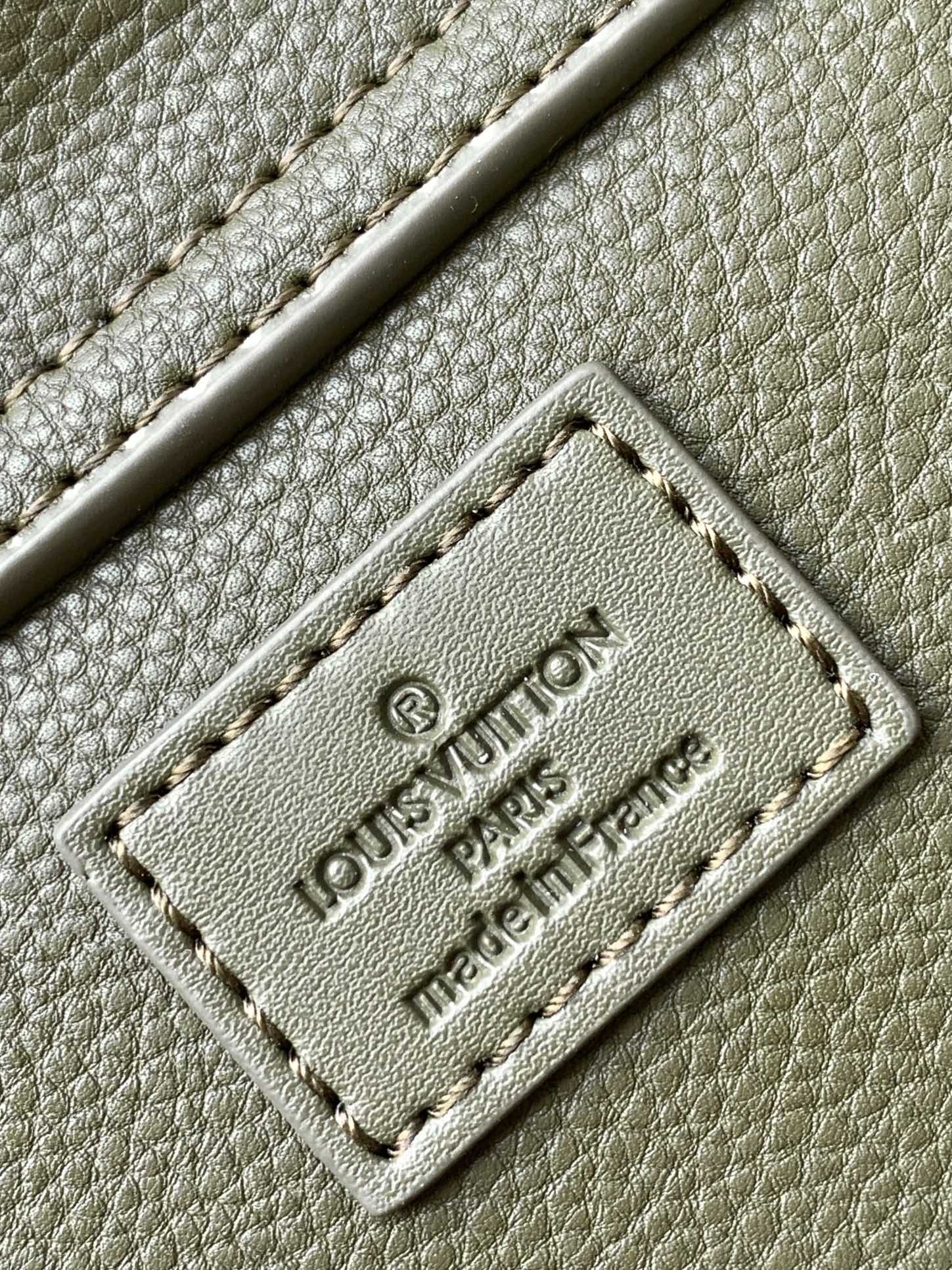 Louis Vuitton Aerogram M21364 Leather Shoulder Bag - Image 9