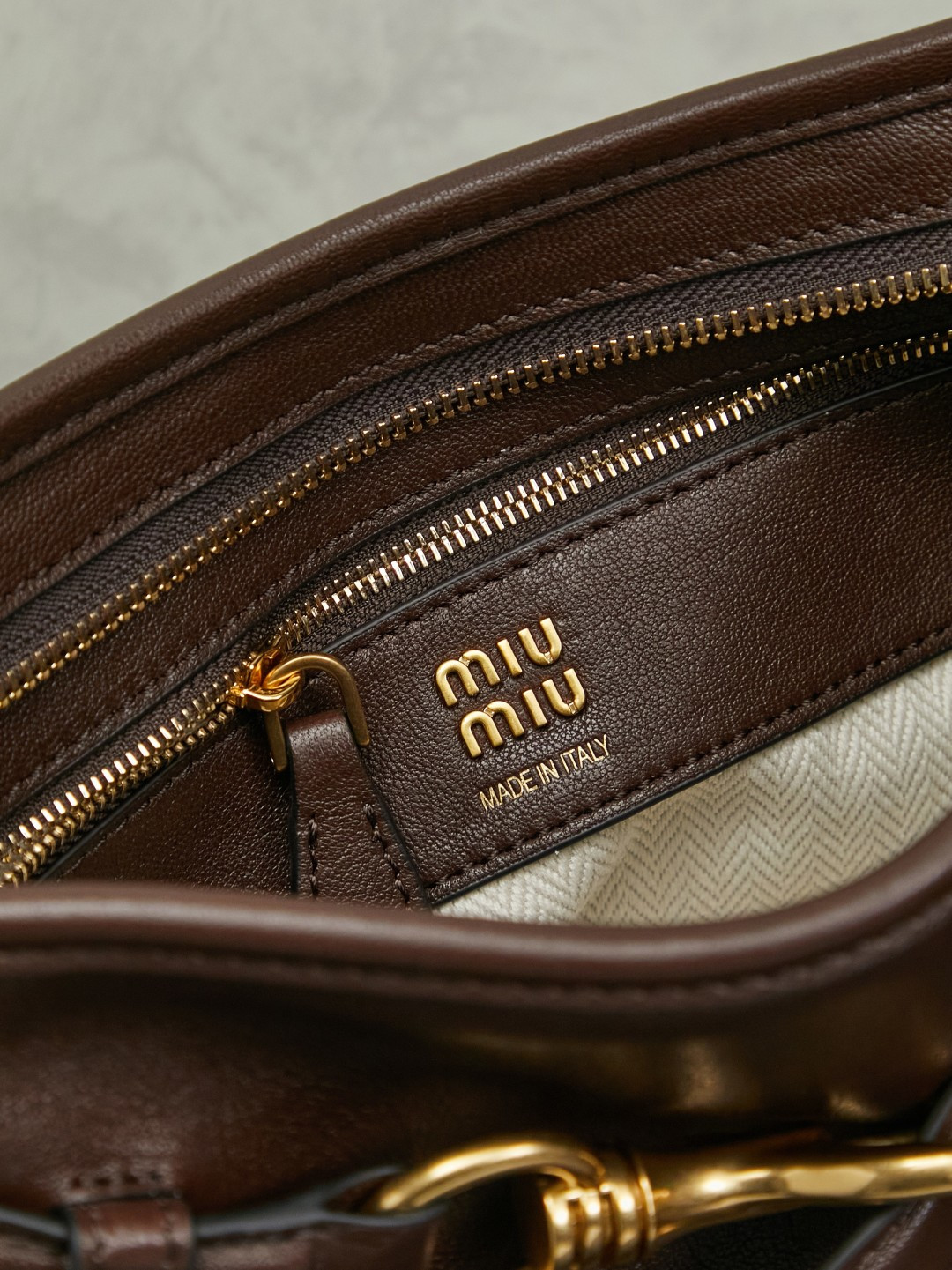 Aventure Deer Leather Shoulder Bag - Image 9