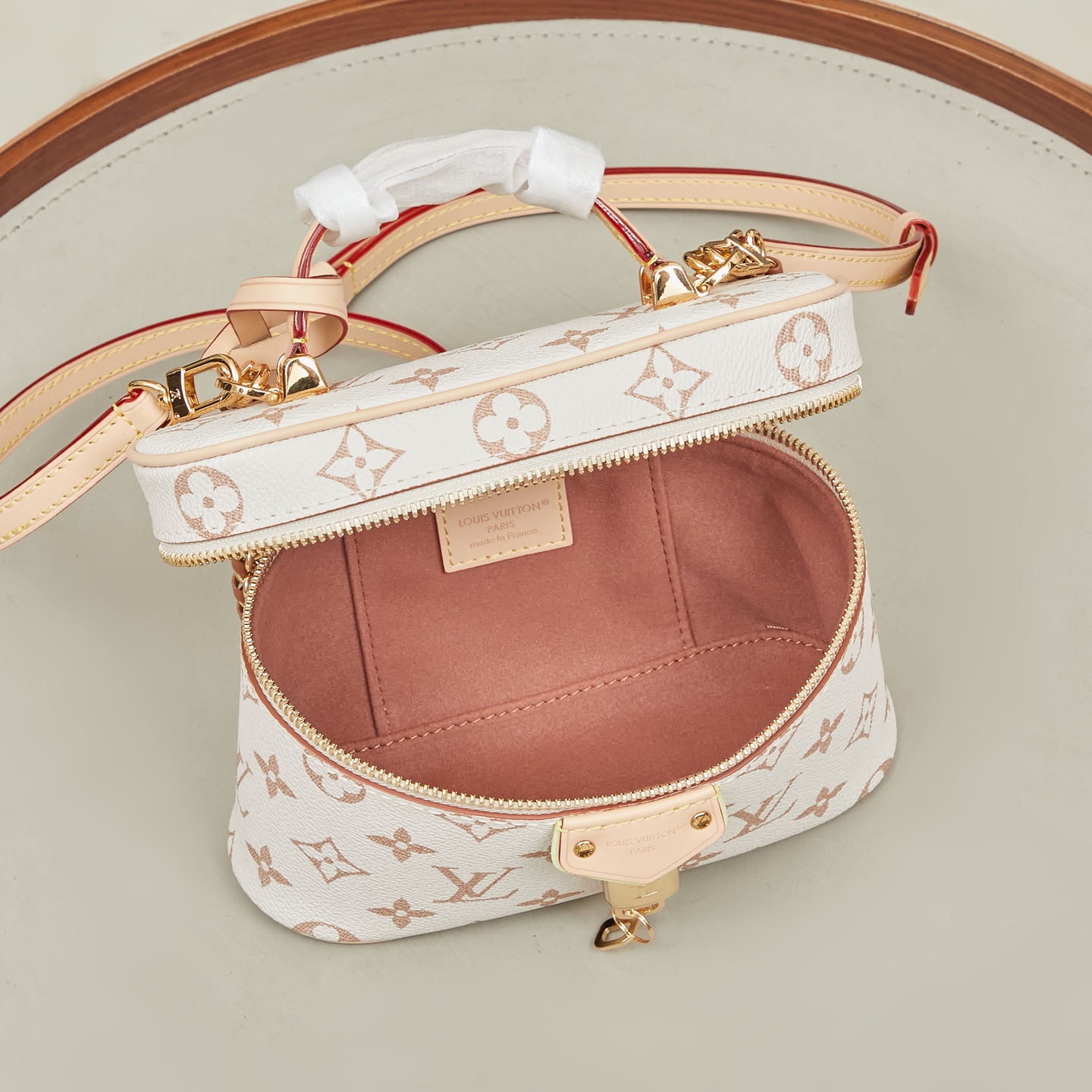 Louis Vuitton M29782 Vanity Chain Pouch – LV Crafty Monogram Dune - Image 9