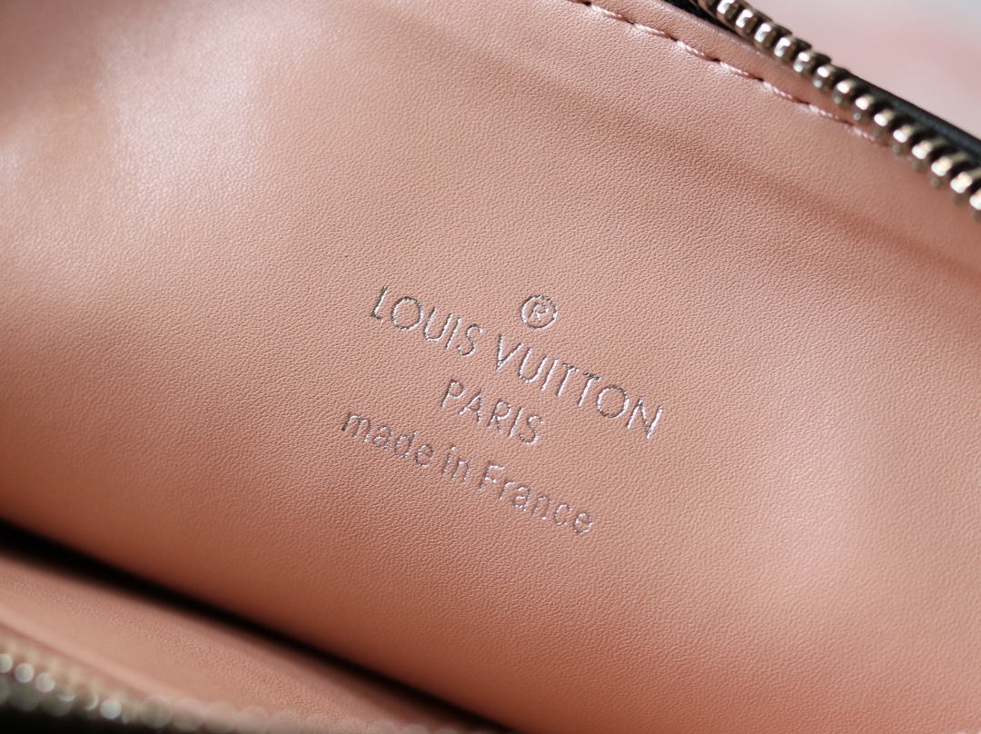 Louis Vuitton Coussin Small Black Lambskin Shoulder Bag - Image 9