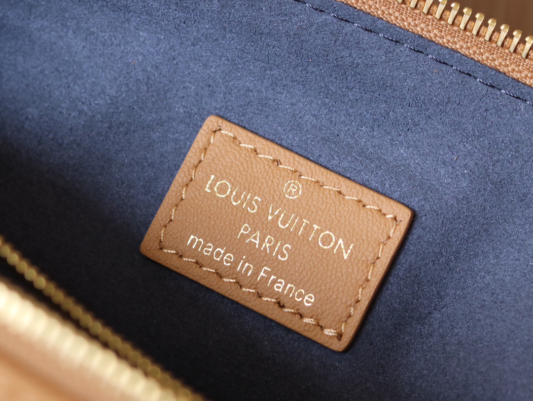 Louis Vuitton Coussin BB Monogram Embossed Lambskin Handbag - Image 9