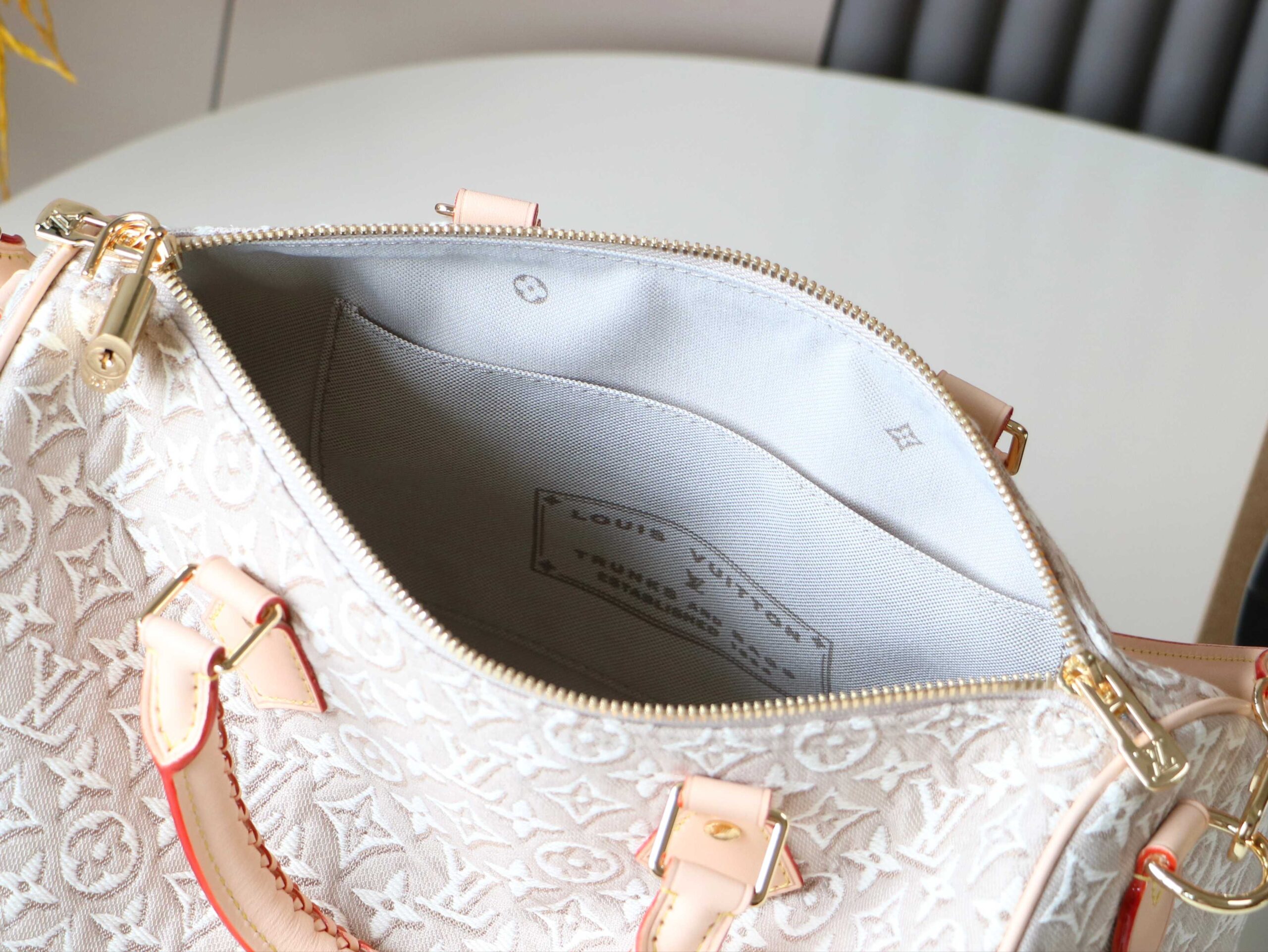 Louis Vuitton Speedy Soft 30 Handbag - Image 9