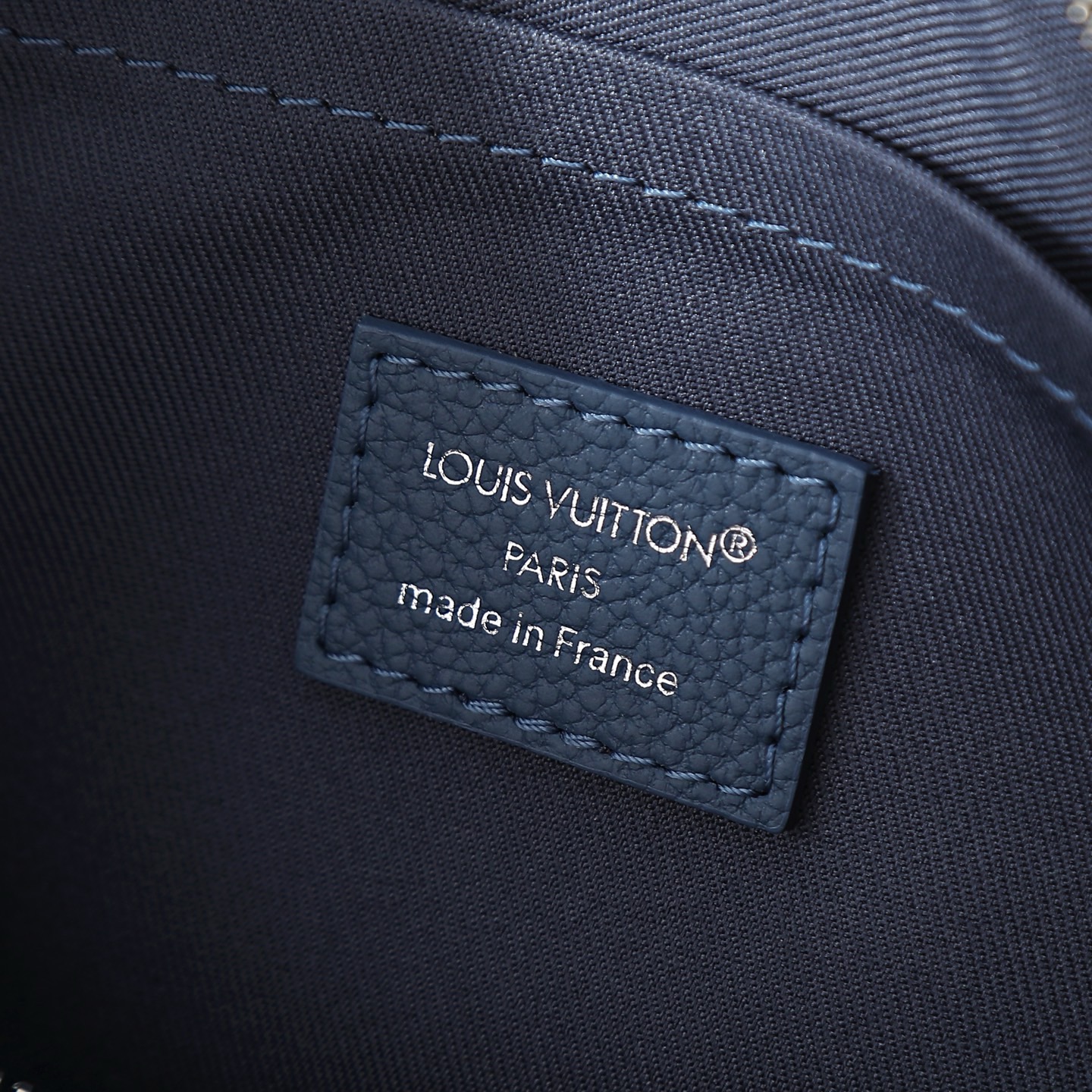 Louis Vuitton Keepall Bandoulière 25 Travel Bag - Image 9
