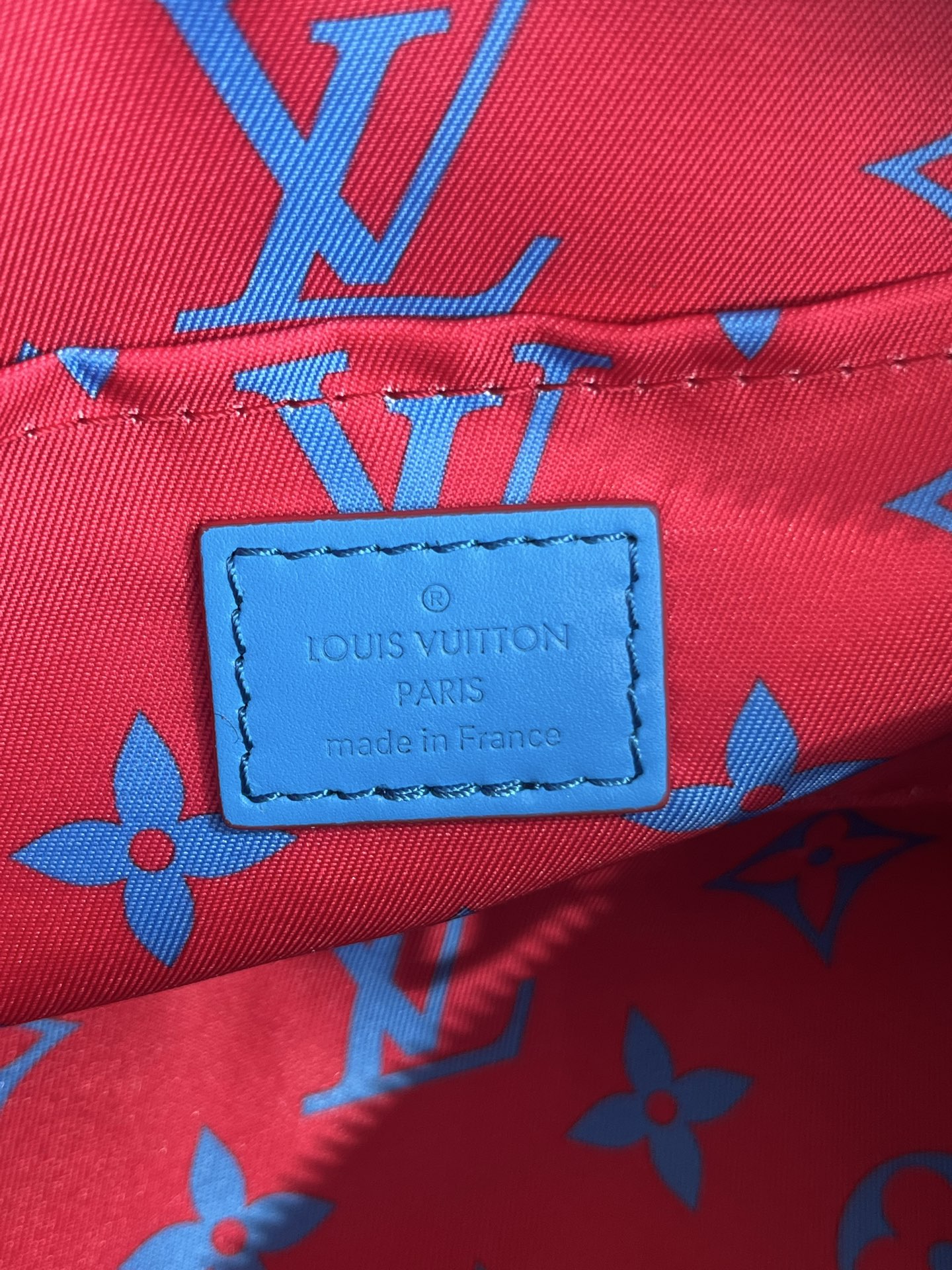 Louis Vuitton Keepall Bandoulière 25 Monogram Surfin' Travel Bag - Image 9