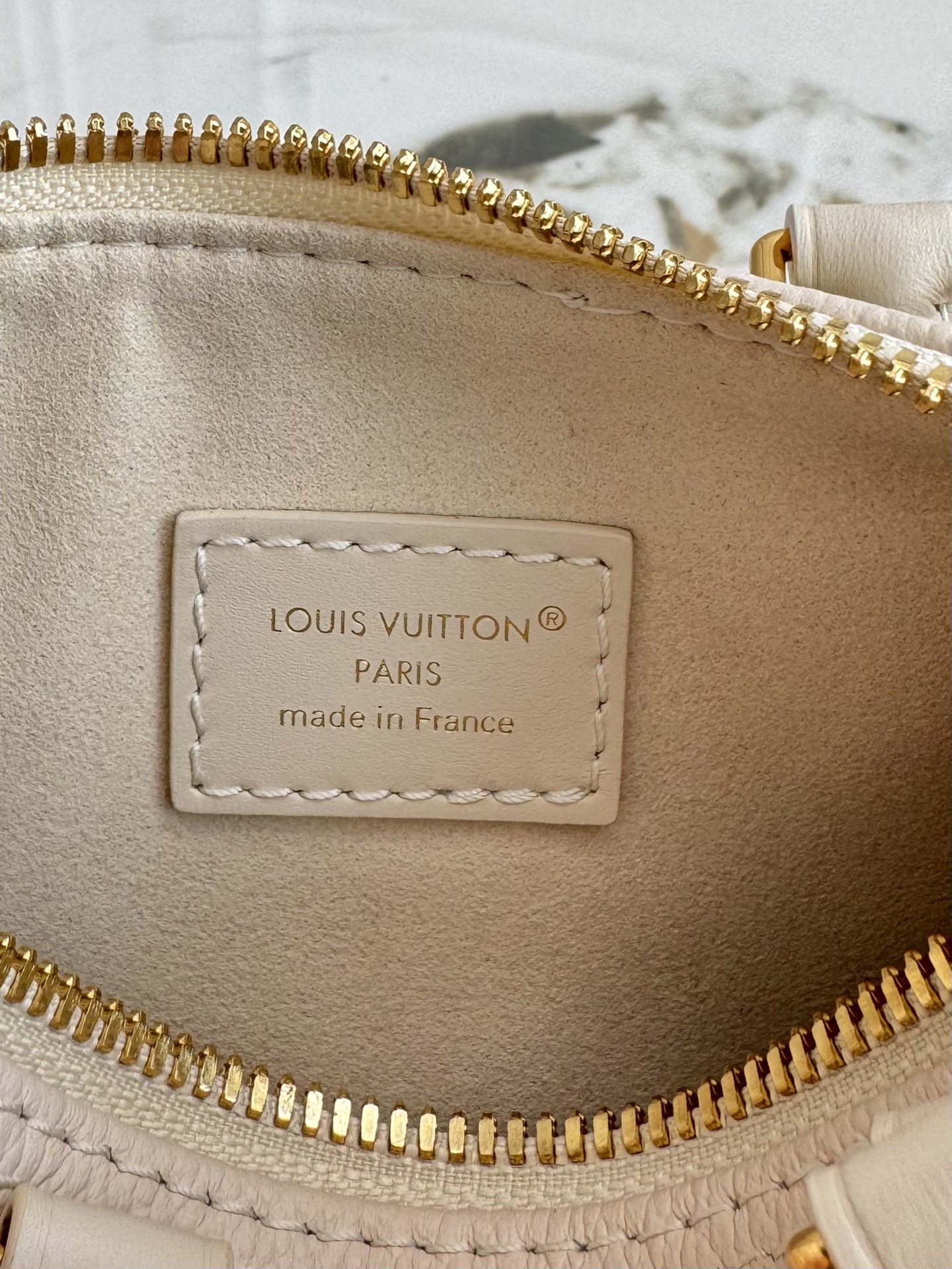 Louis Vuitton Nano Speedy Handbag M25591 in White Gradient - Image 9