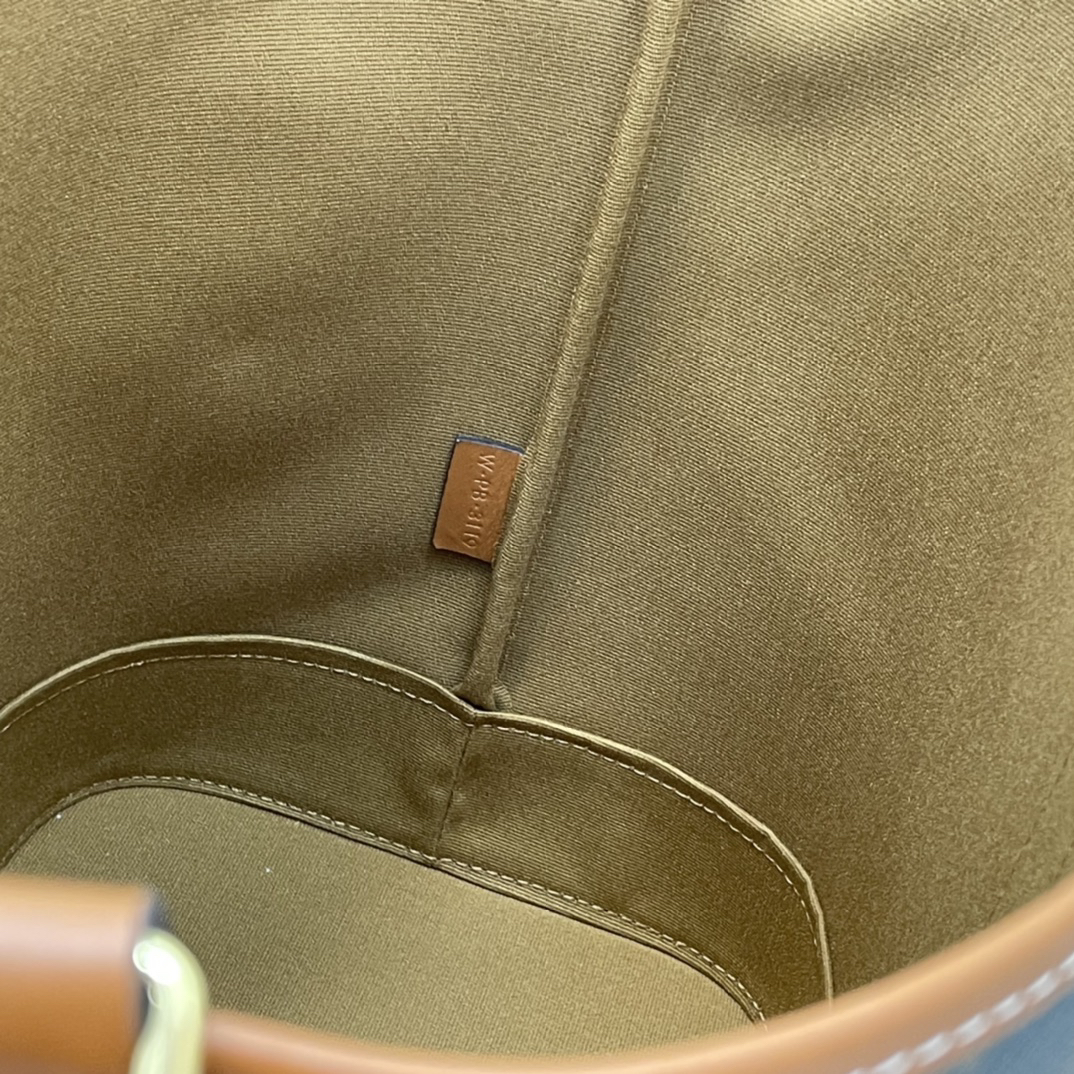 CELINE Triomphe Canvas Medium Bucket Bag - Image 9