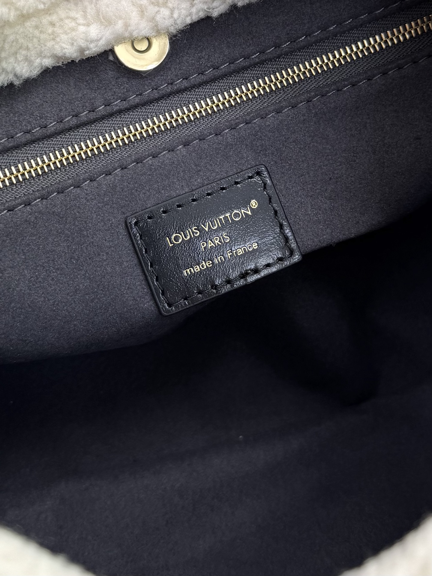 Louis Vuitton CarryAll BB Handbag M26568 - Image 9