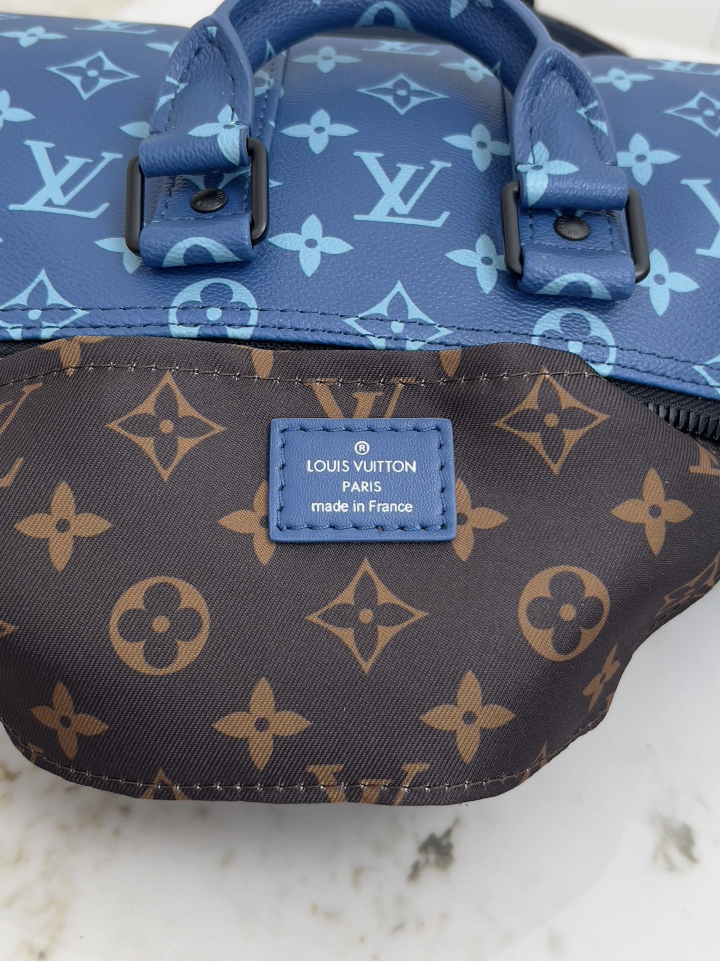 Louis Vuitton Keepall Bandoulière 25 Travel Bag - Image 9