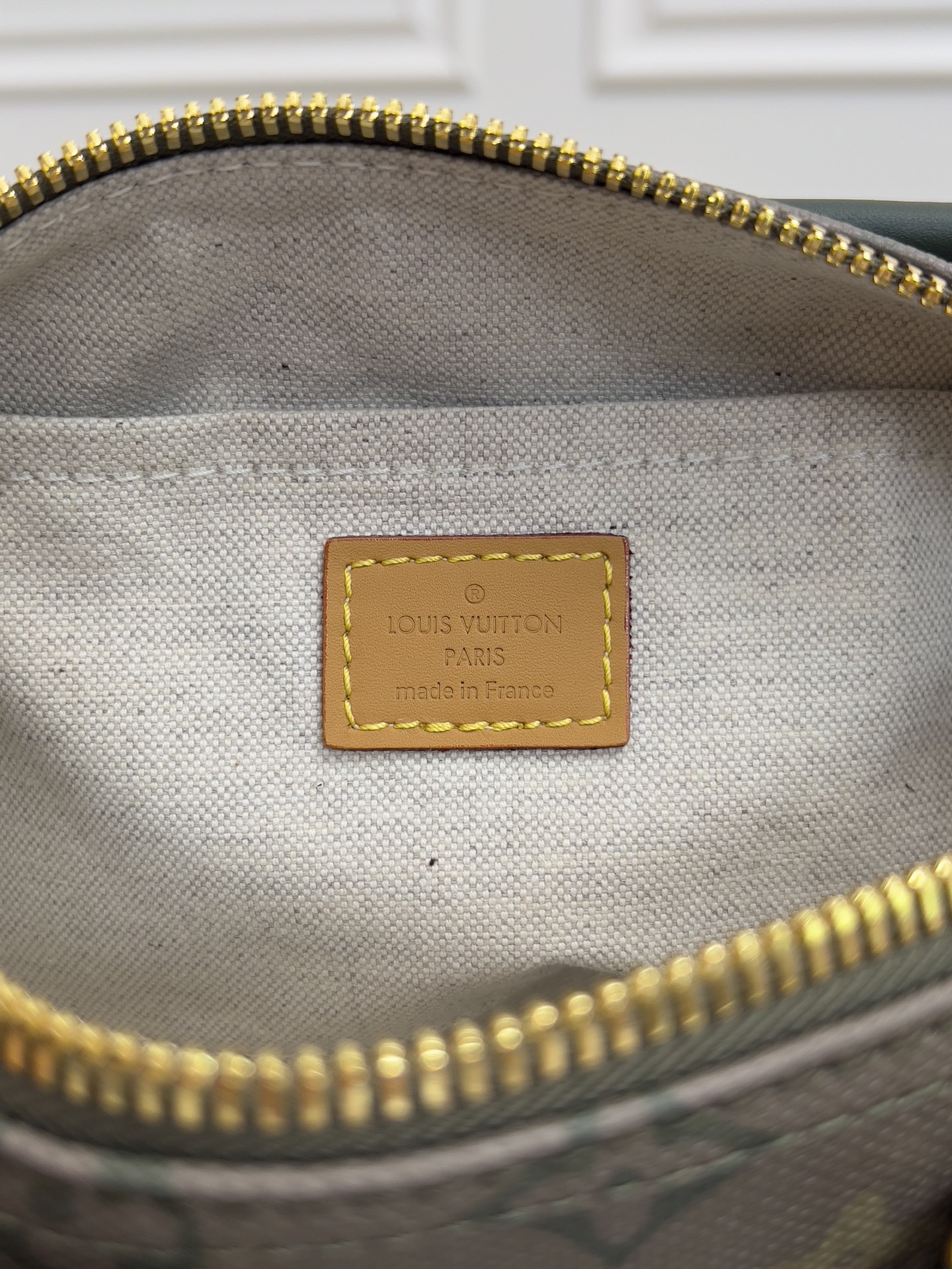 Louis Vuitton Keepall Bandoulière 25 Travel Bag in Monogram Surplus Military Green - Image 9