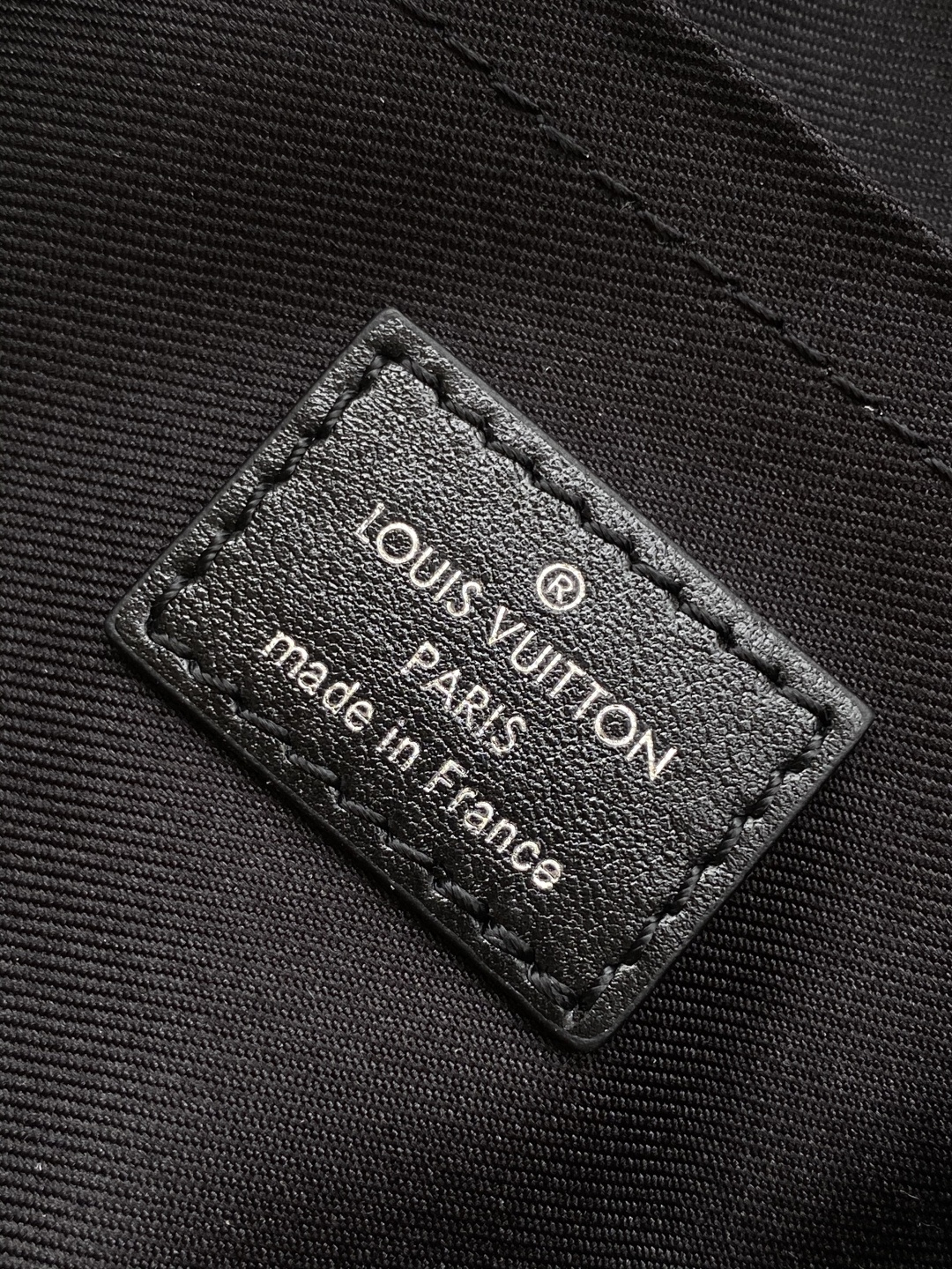 Louis Vuitton Noé Cargo Small Bucket Handbag in Black - Image 9