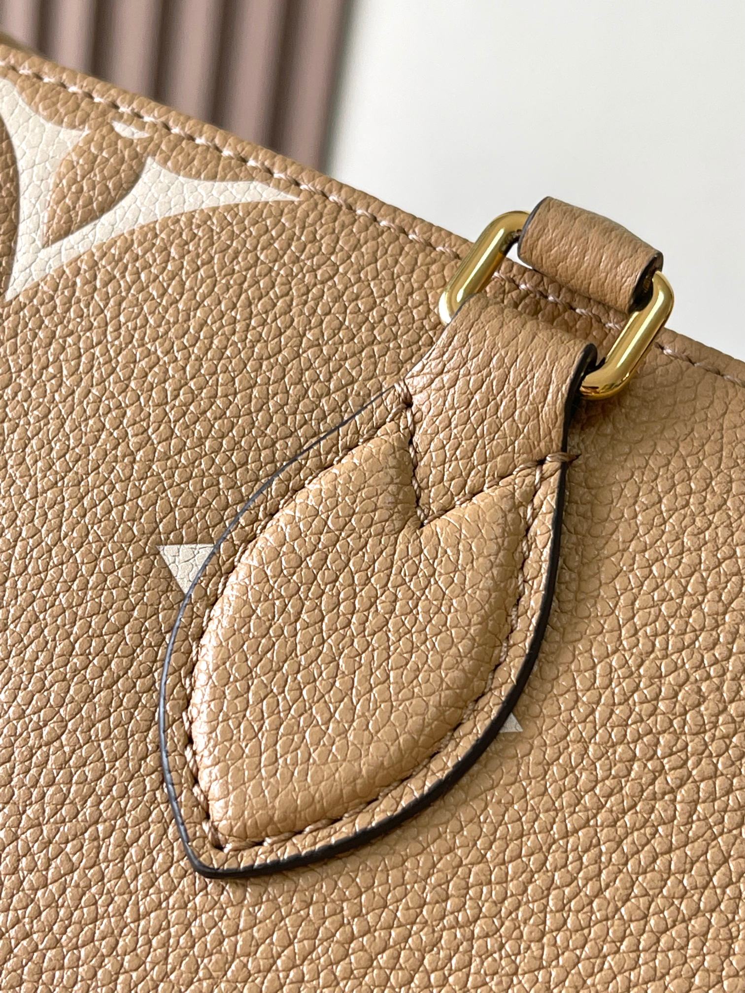 Louis Vuitton OnTheGo Small Tote Bag, Model M12513 - Image 9