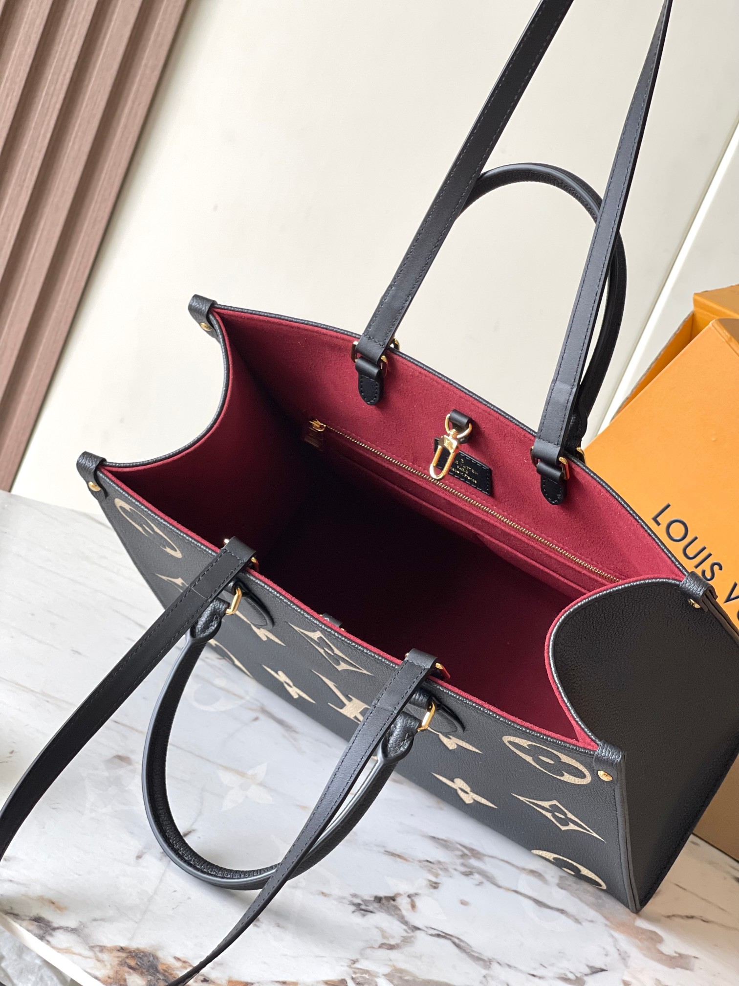 Louis Vuitton Onthego MM Tote Bag in Black - Image 9