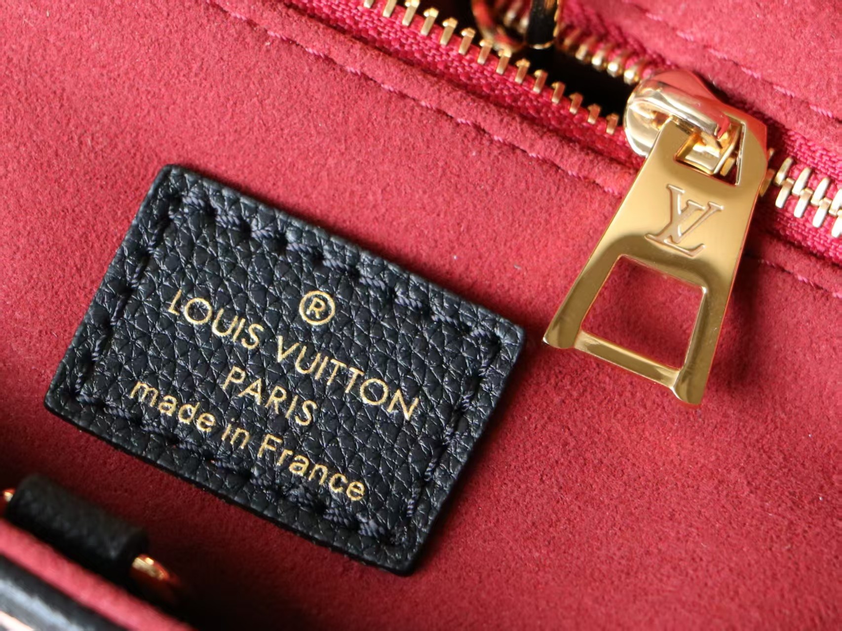 Louis Vuitton OnTheGo Tote Bag in Monogram-Embossed Cowhide Leather - Image 9