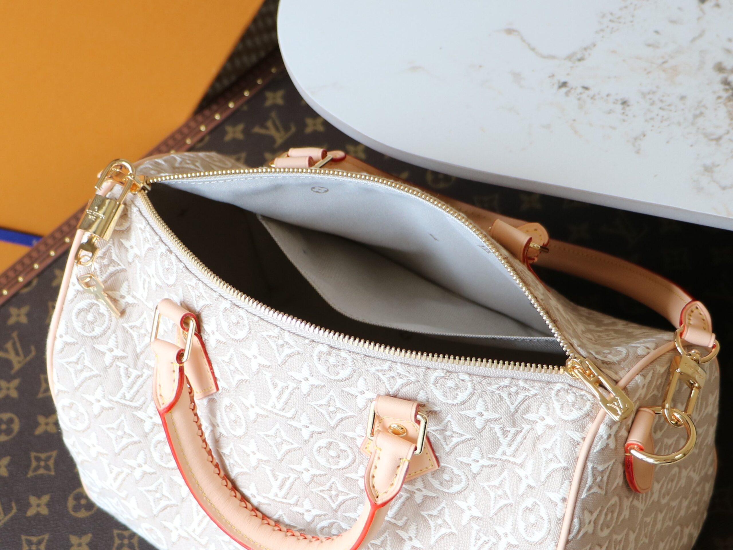 Louis Vuitton Speedy Soft 30 Handbag - Image 9