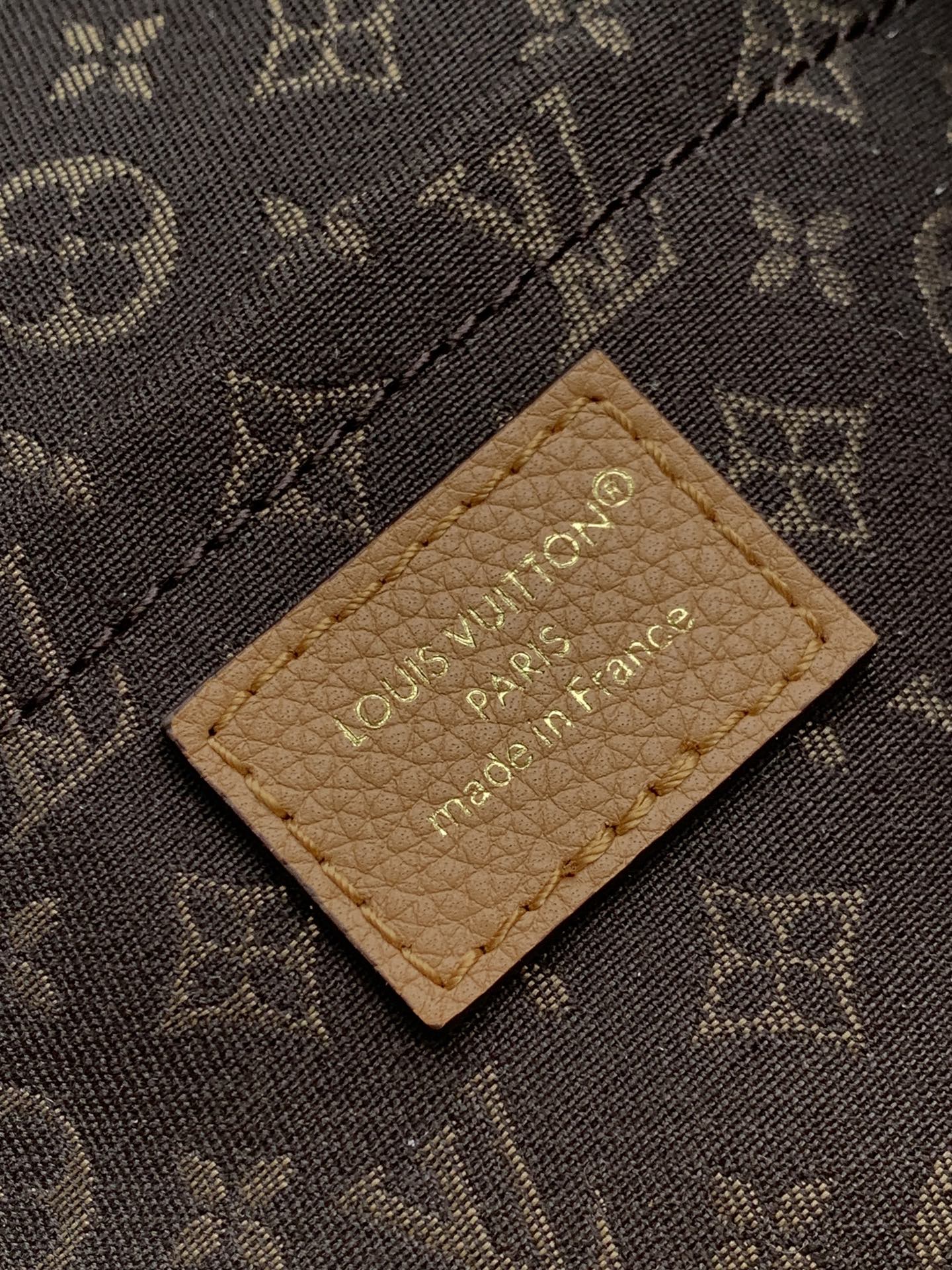 Louis Vuitton Express Medium Handbag in Monogram Canvas - Image 9