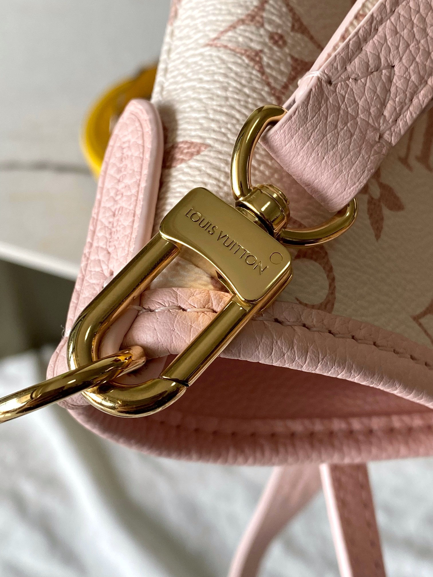 Neverfull Bandouliere Inside Out BB Handbag - Image 9