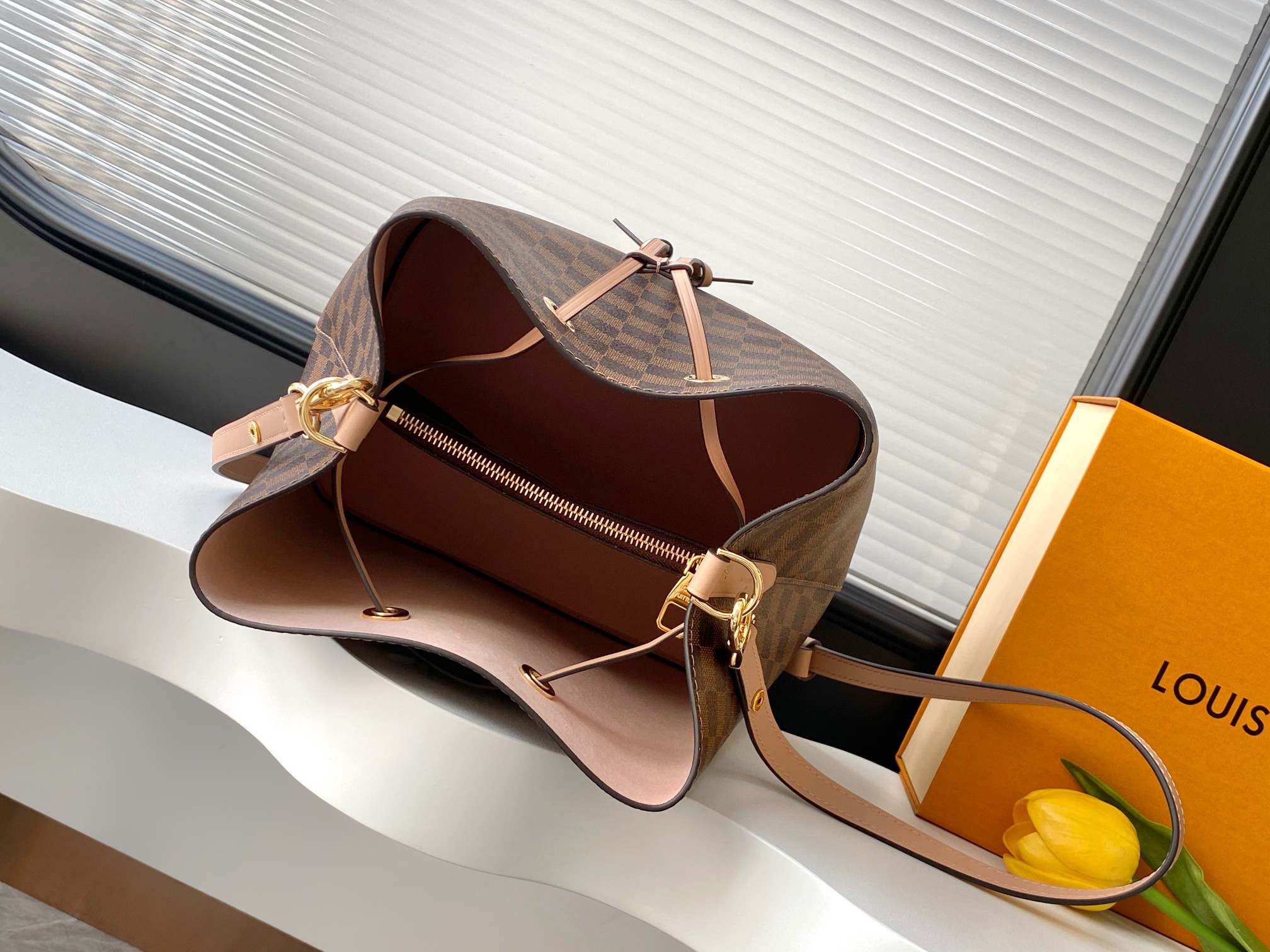 Louis Vuitton NéoNoé Bucket Bag - Image 9