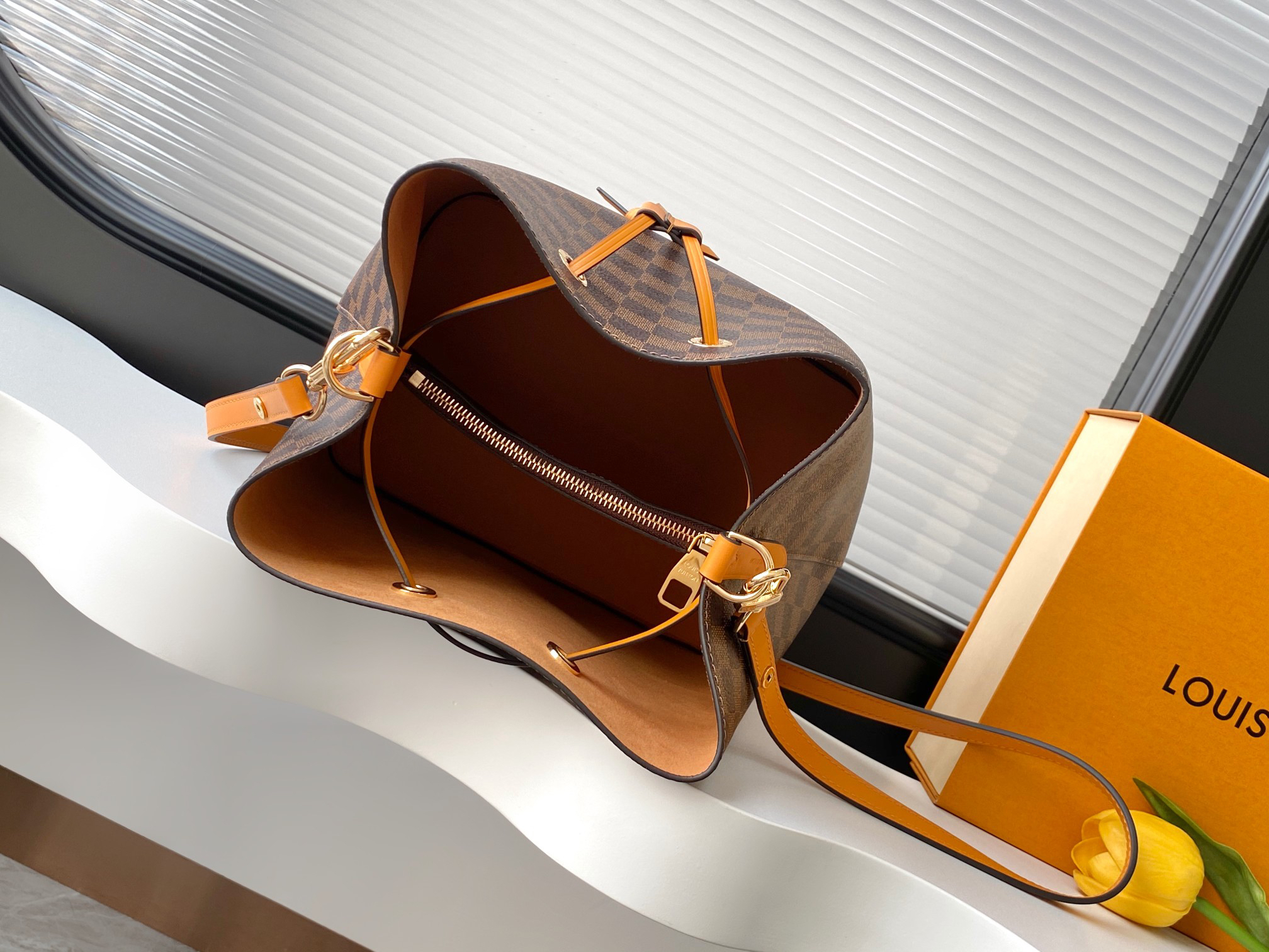 Louis Vuitton NeoNoé Bucket Bag - Image 9