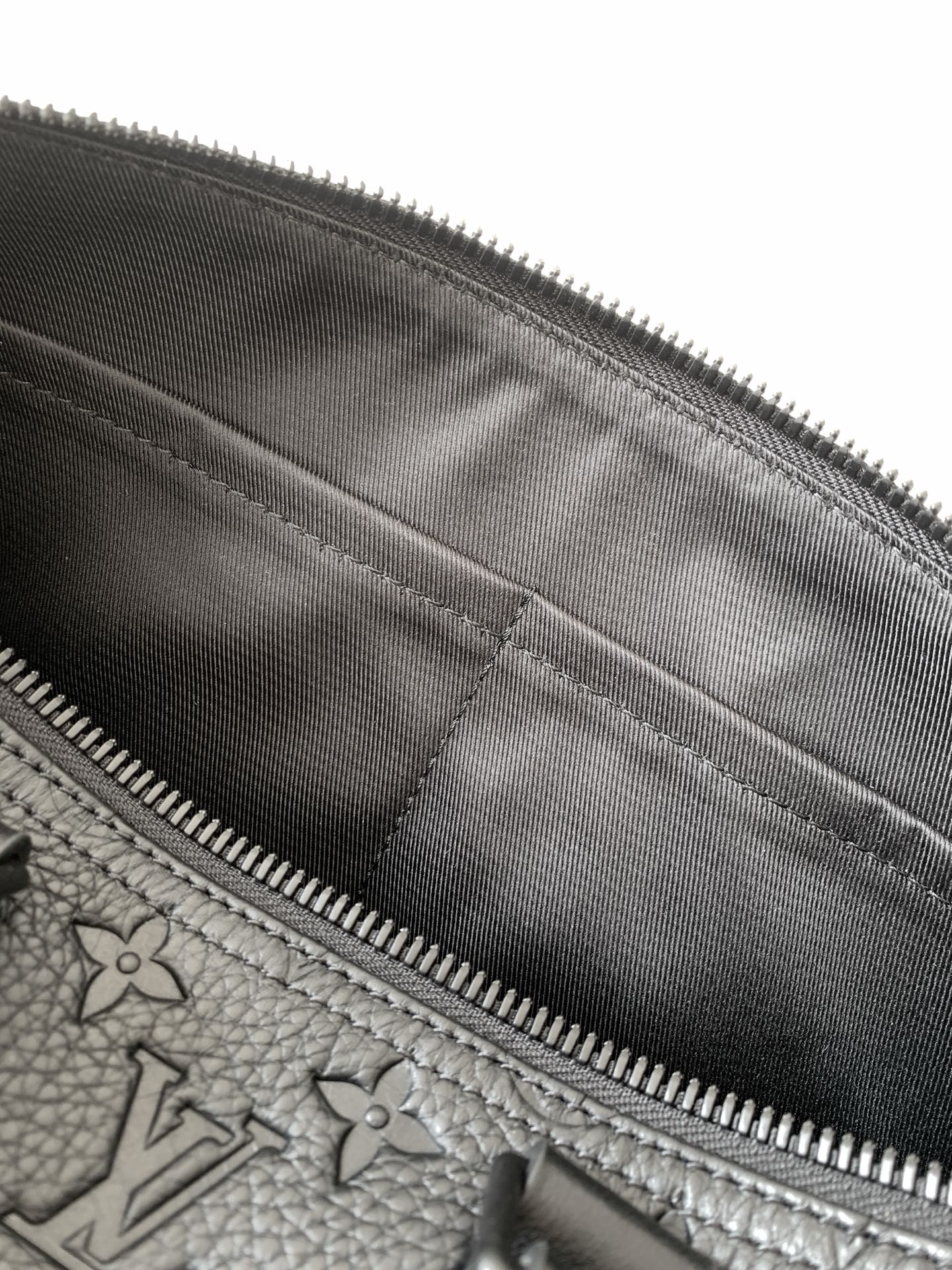 Louis Vuitton Keepall Bandoulière 35 Travel Bag in Monogram Eclipse - Image 9