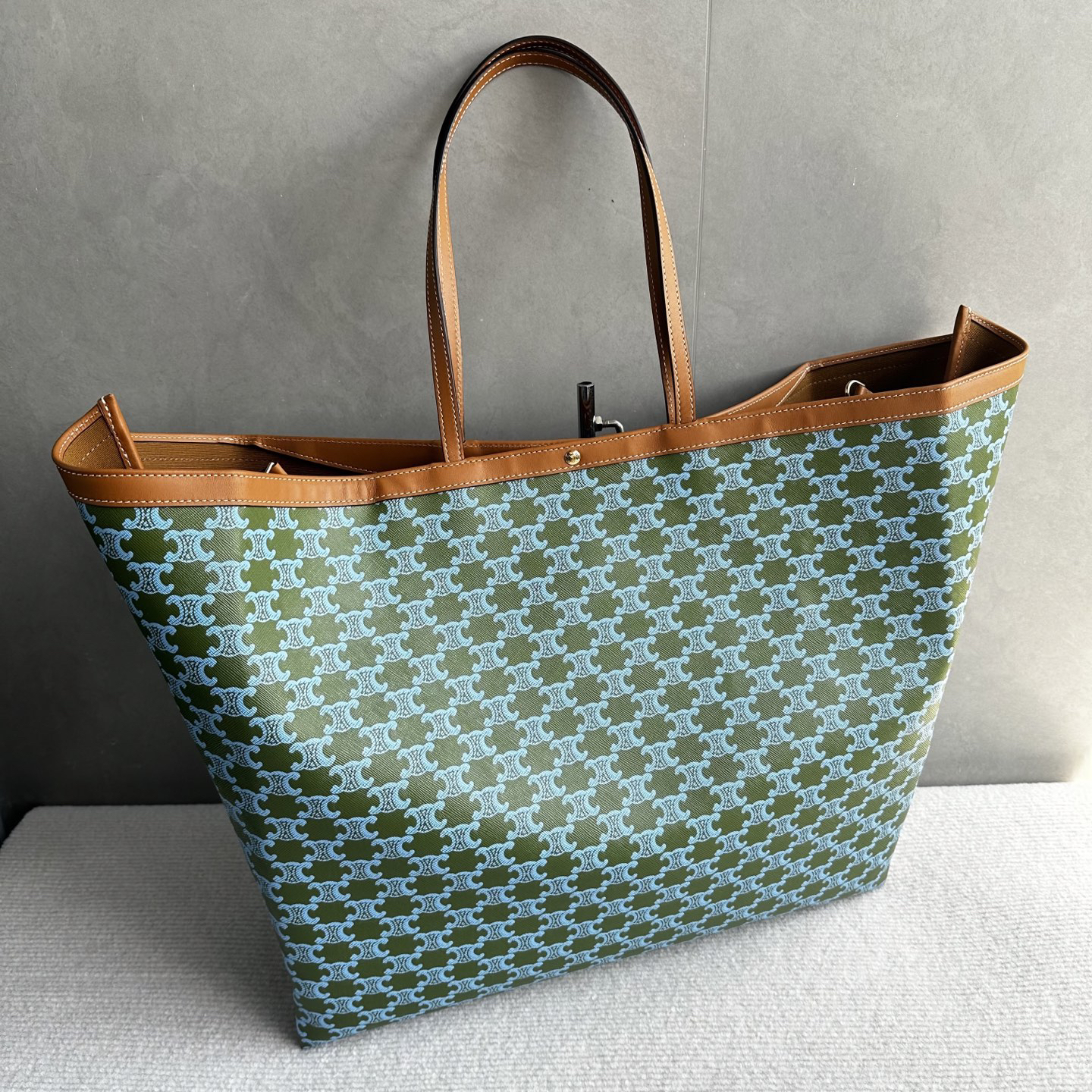 FLAT SHOER Logo-Print Oversized Tote Bag - Image 9