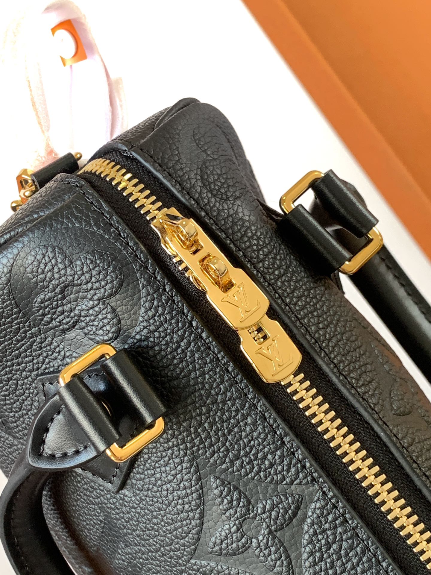 Louis Vuitton Speedy Bandoulière 20 Crossbody Bag - Image 9