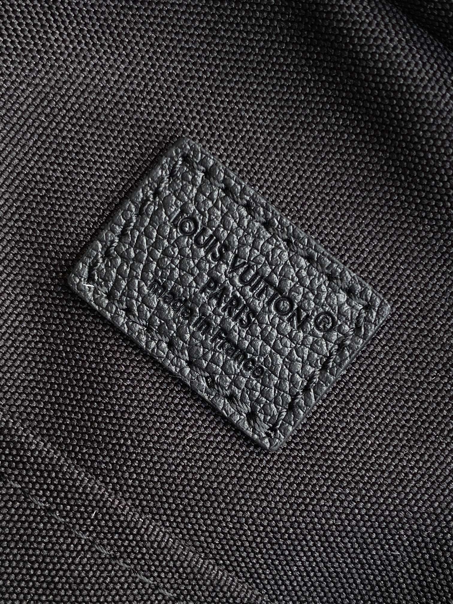 Louis Vuitton Avenue Sling Bag PM - Image 9