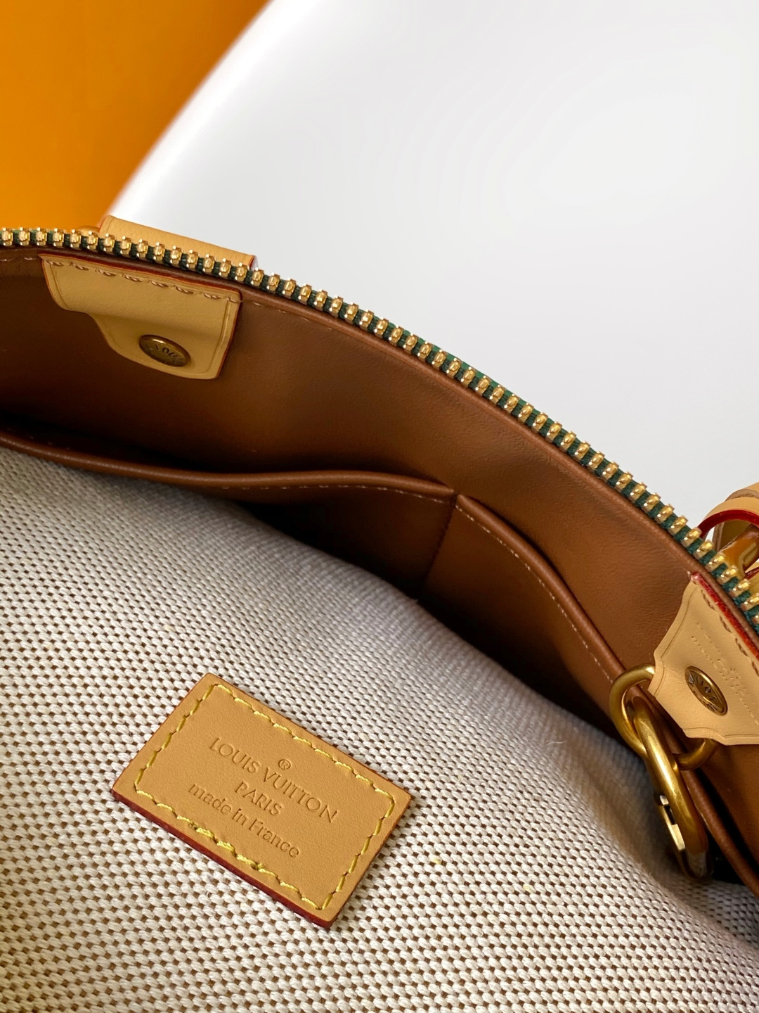 Speedy P9 Bandoulière 30 Monogram Leather Handbag - Image 9