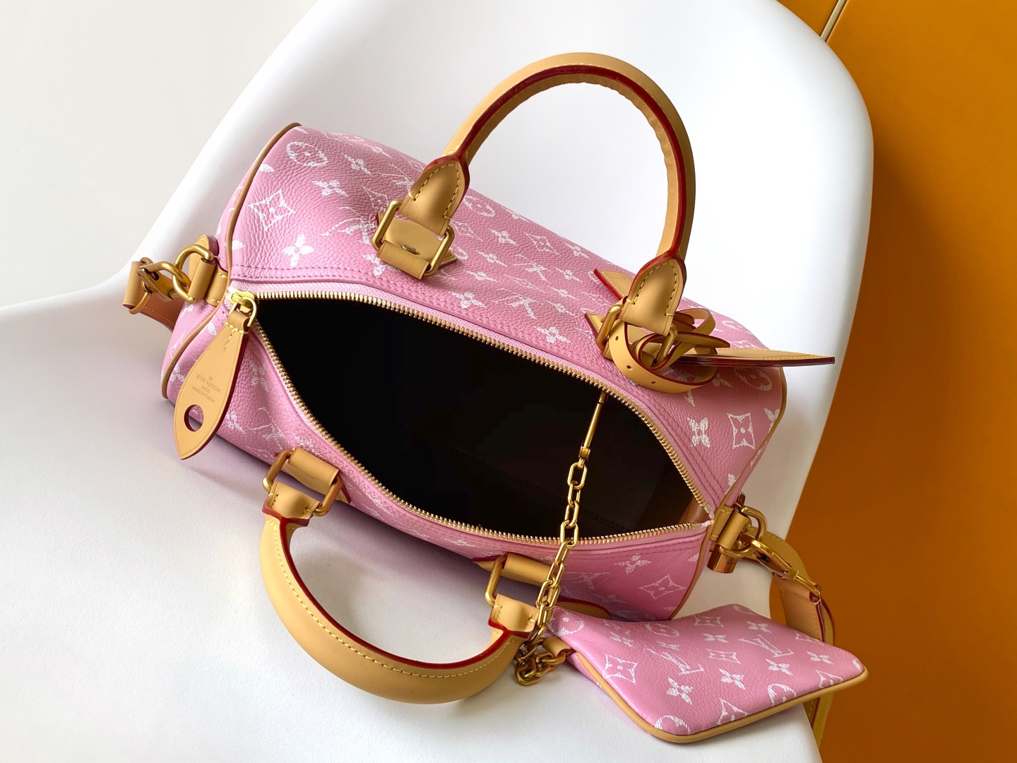 Speedy P9 Bandoulière 30 Monogram Leather Crossbody Bag - Image 9