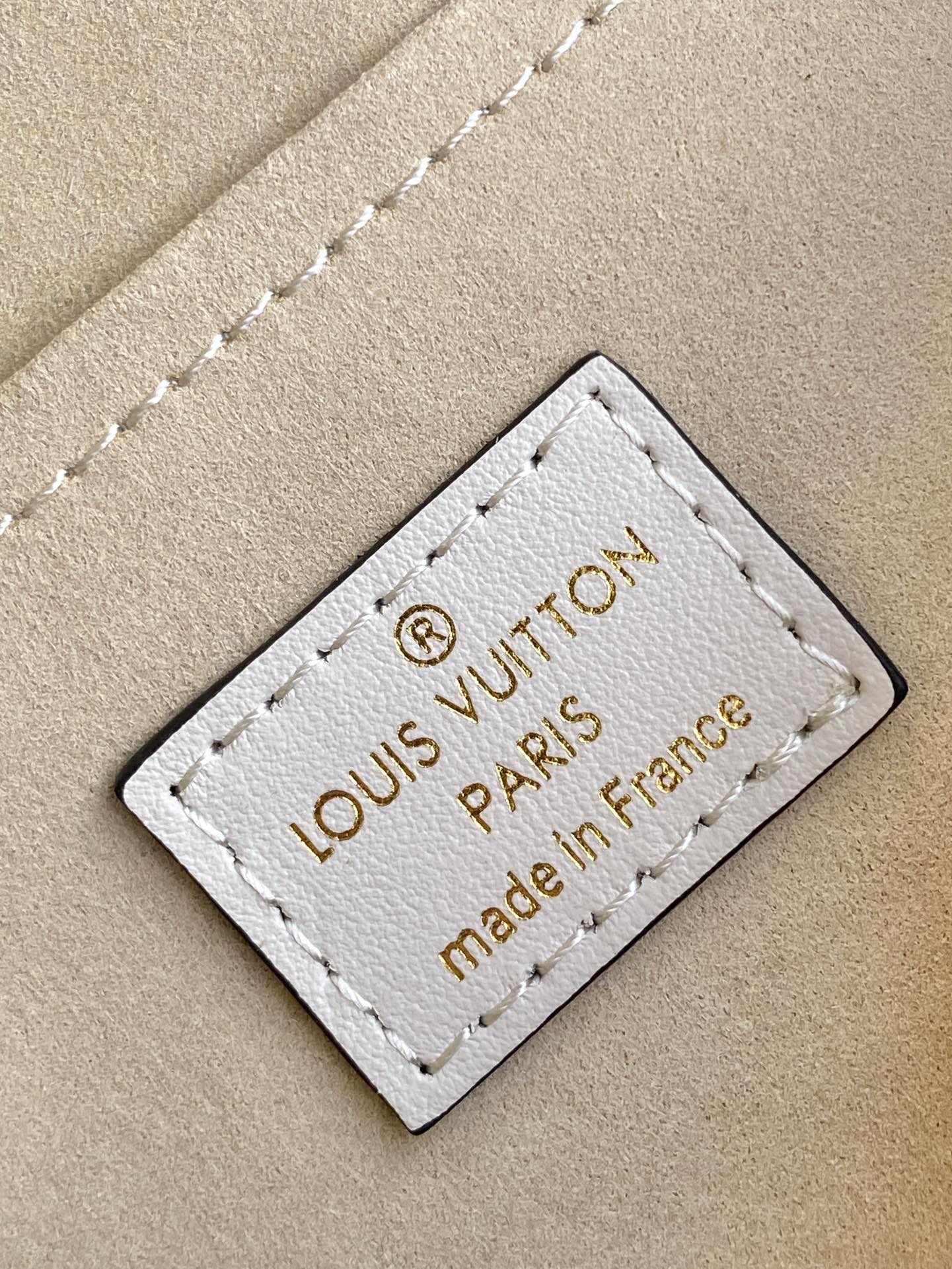 Louis Vuitton Speedy Bandouliere 20 Crossbody Bag in Monogram Empreinte Leather - Image 9