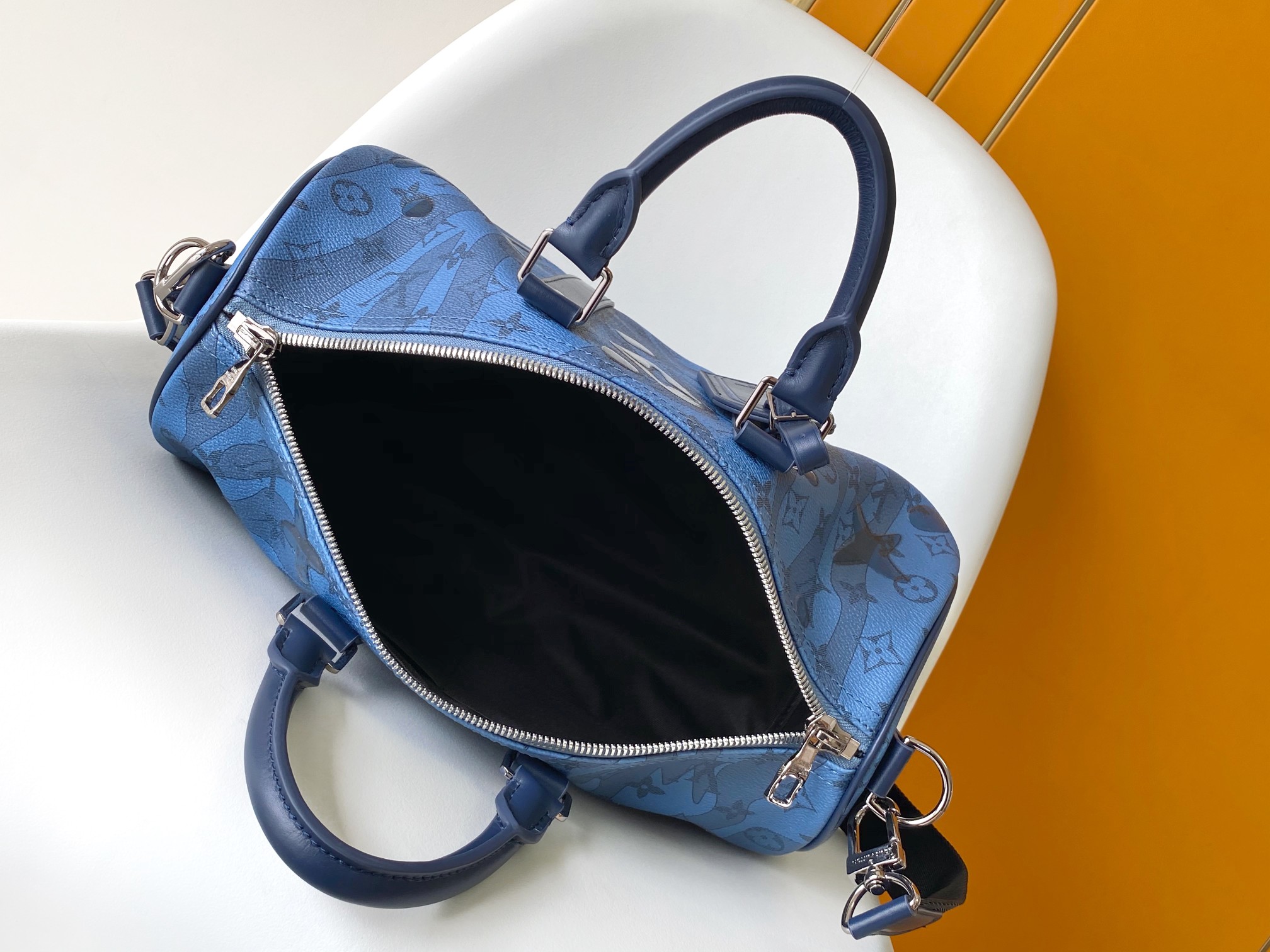Louis Vuitton Keepall Bandoulière 35 Travel Bag in Monogram Eclipse - Image 9