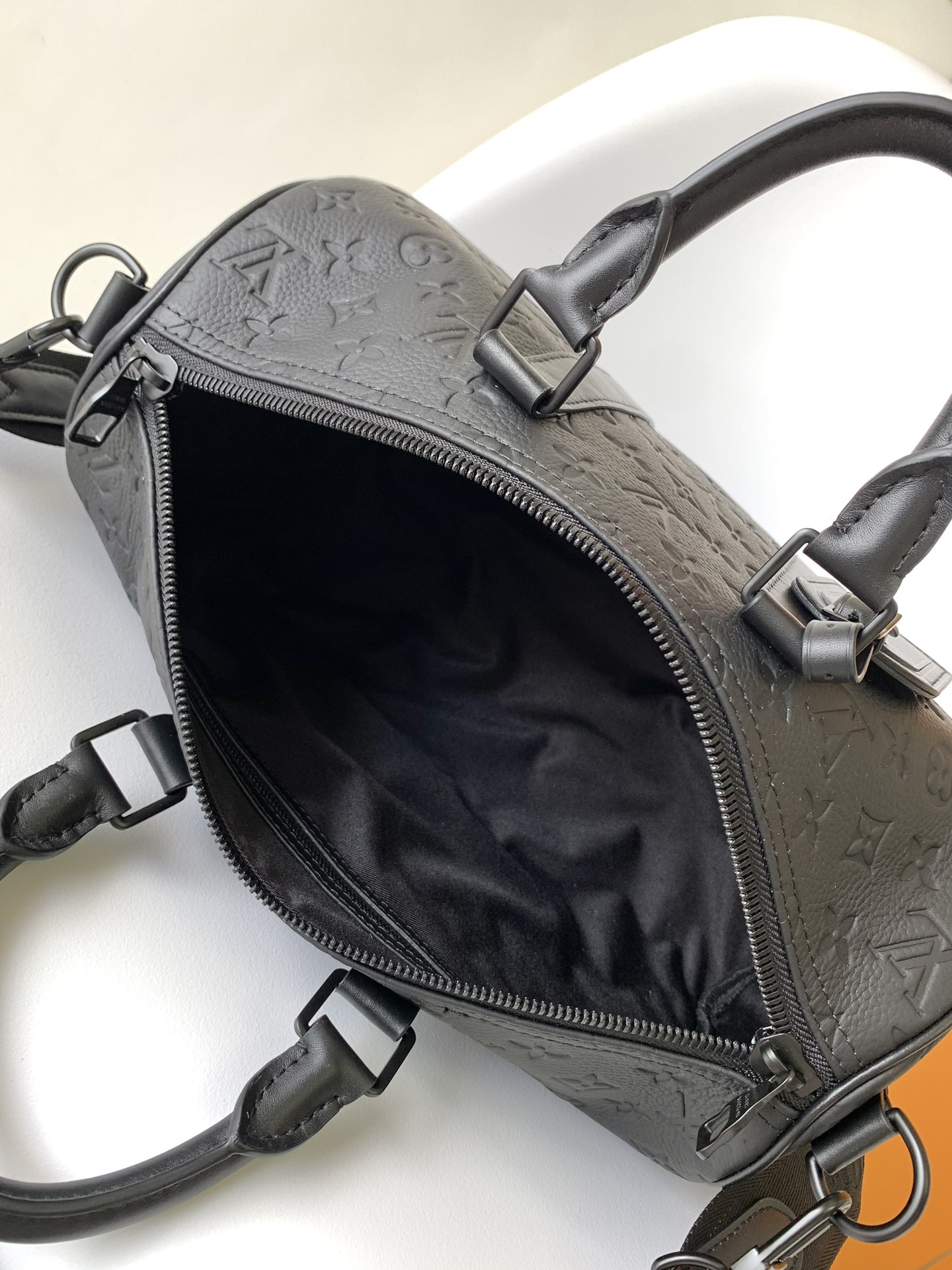 Louis Vuitton Keepall Bandoulière 35 Travel Bag in Monogram Eclipse Canvas - Image 9