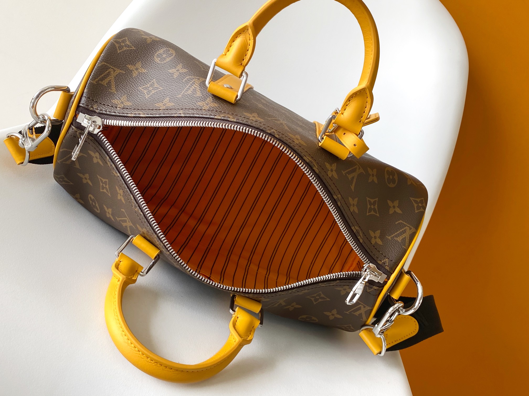 Louis Vuitton Keepall Bandoulière 35 Travel Bag in Monogram Eclipse - Image 9