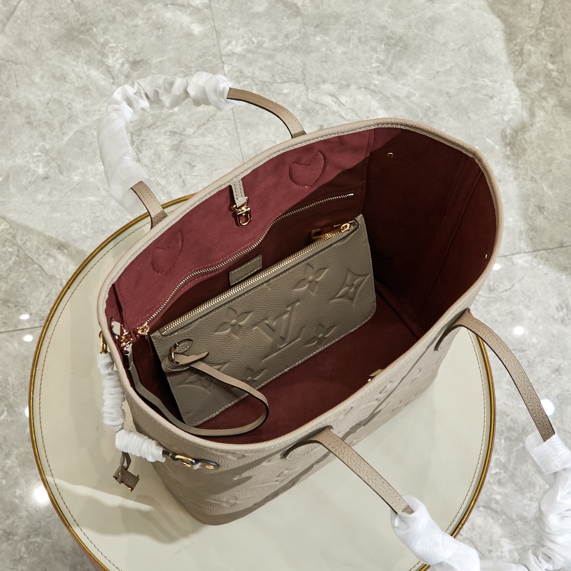 Louis Vuitton Neverfull MM Shopping Tote - Image 9