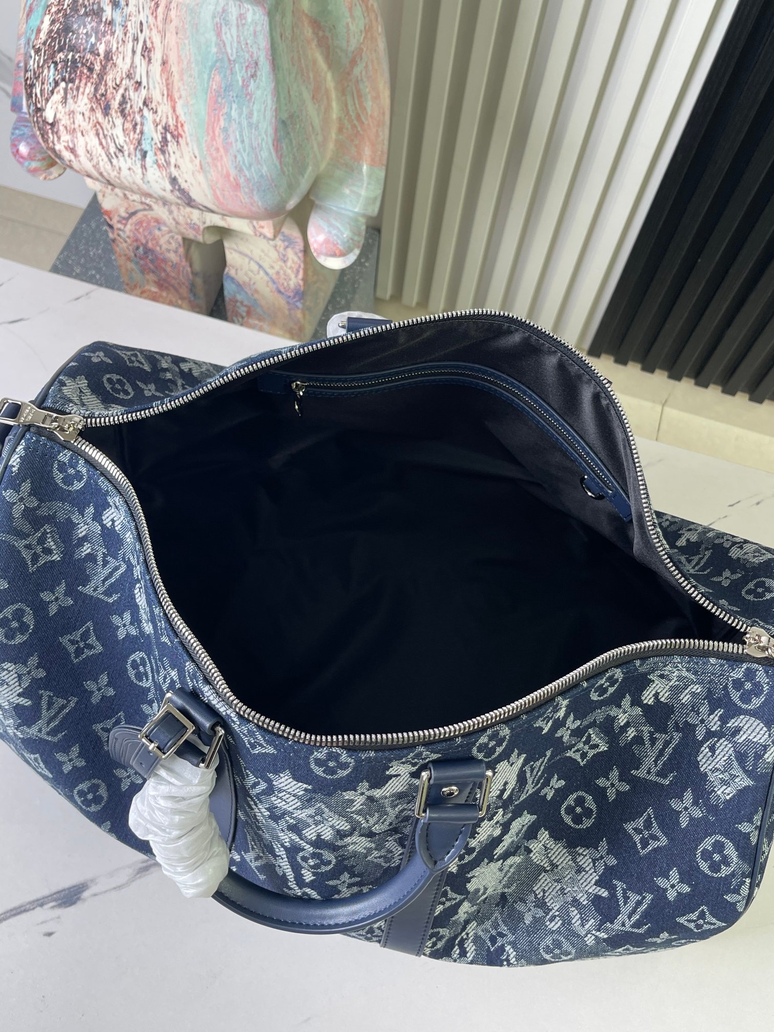 Louis Vuitton Keepall Bandoulière 50 Travel Bag in Monogram Tapestry Denim Canvas - Image 9