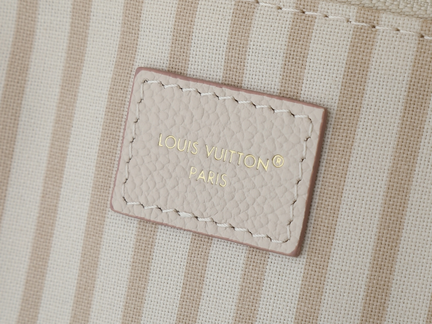 Louis Vuitton Neverfull MM Tote Bag in Cream Monogram Empreinte Leather - Image 9