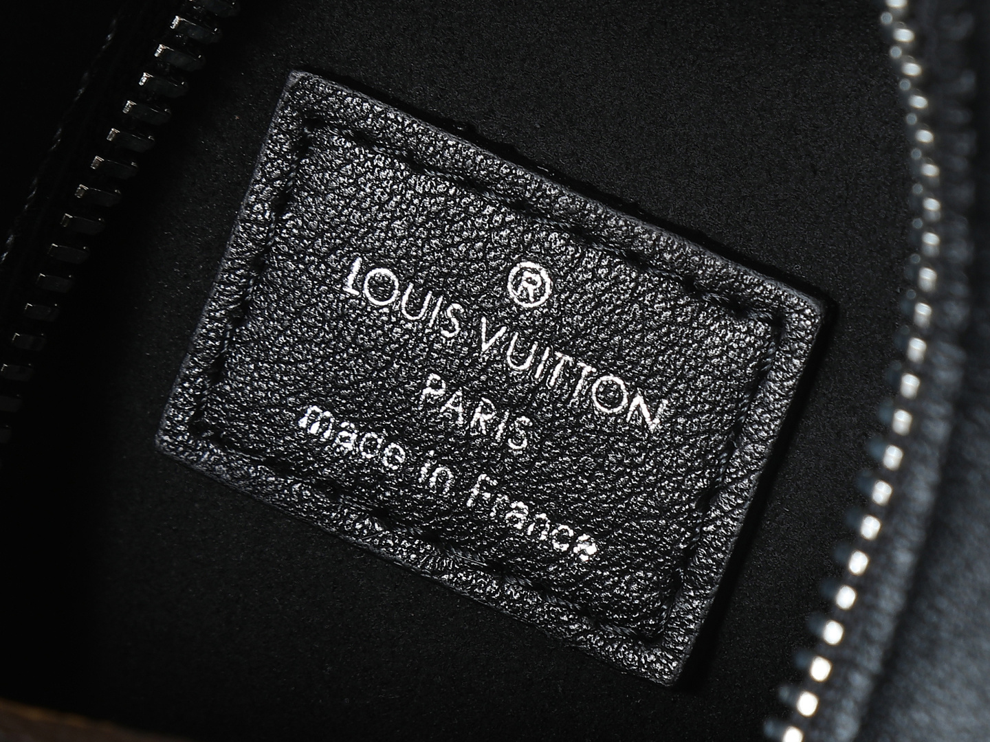 Louis Vuitton Side Trunk Vibe M15195 Black Leather Chain Crossbody Bag - Image 9