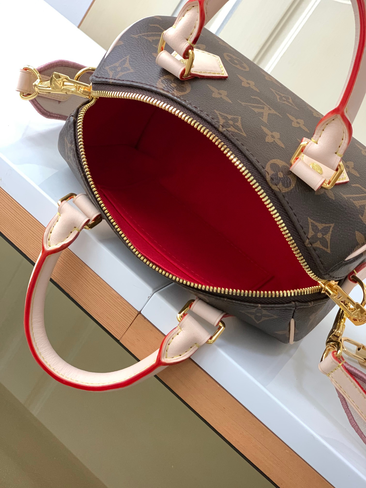 Louis Vuitton Speedy Bandoulière 20 Monogram Crossbody Bag - Image 9