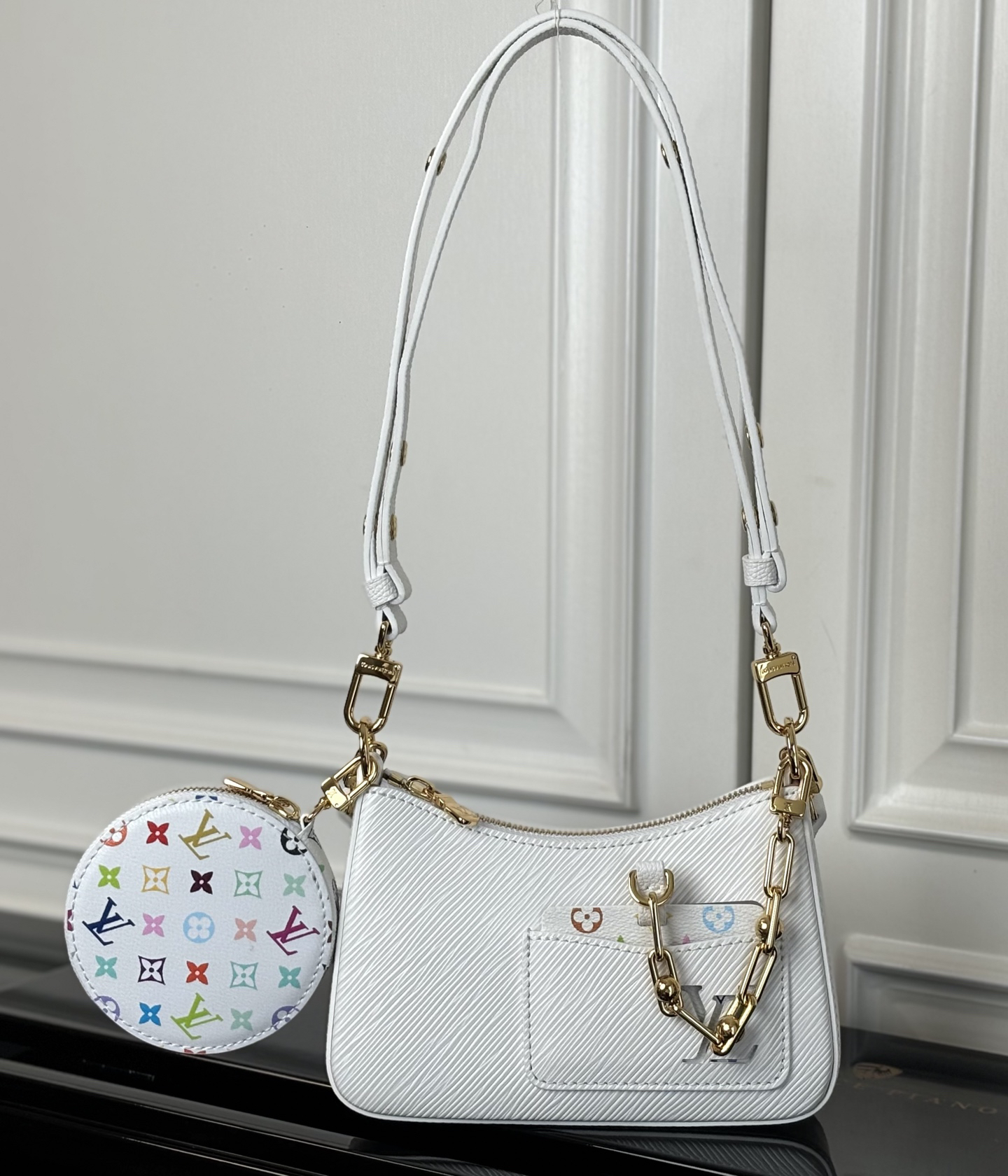 Marellini M13099 White Crossbody Bag - Image 9