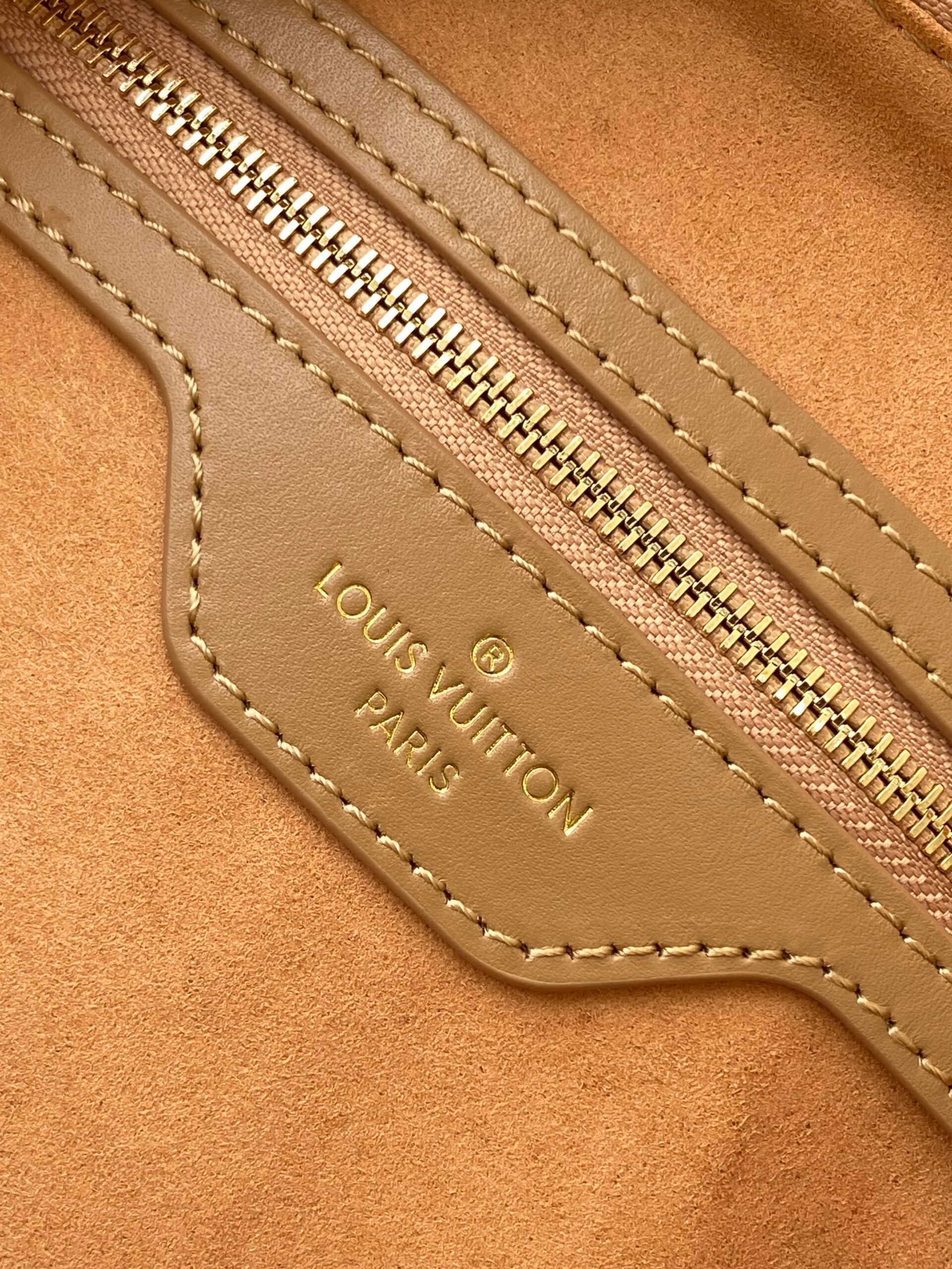 Louis Vuitton Speedy Soft 30 Handbag - Image 9