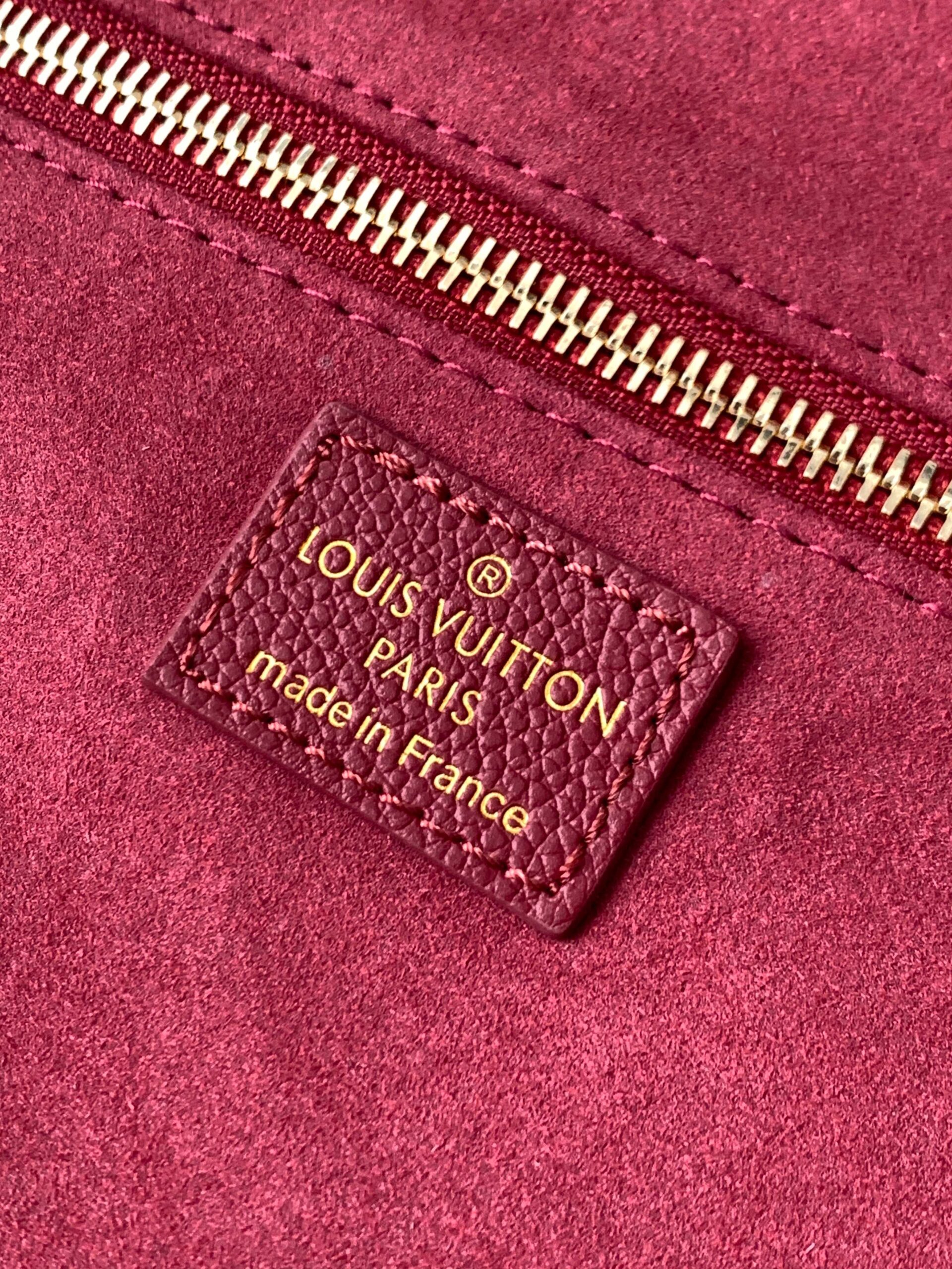 Louis Vuitton Neverfull Medium Tote Bag with Removable Zippered Pouch - Image 9