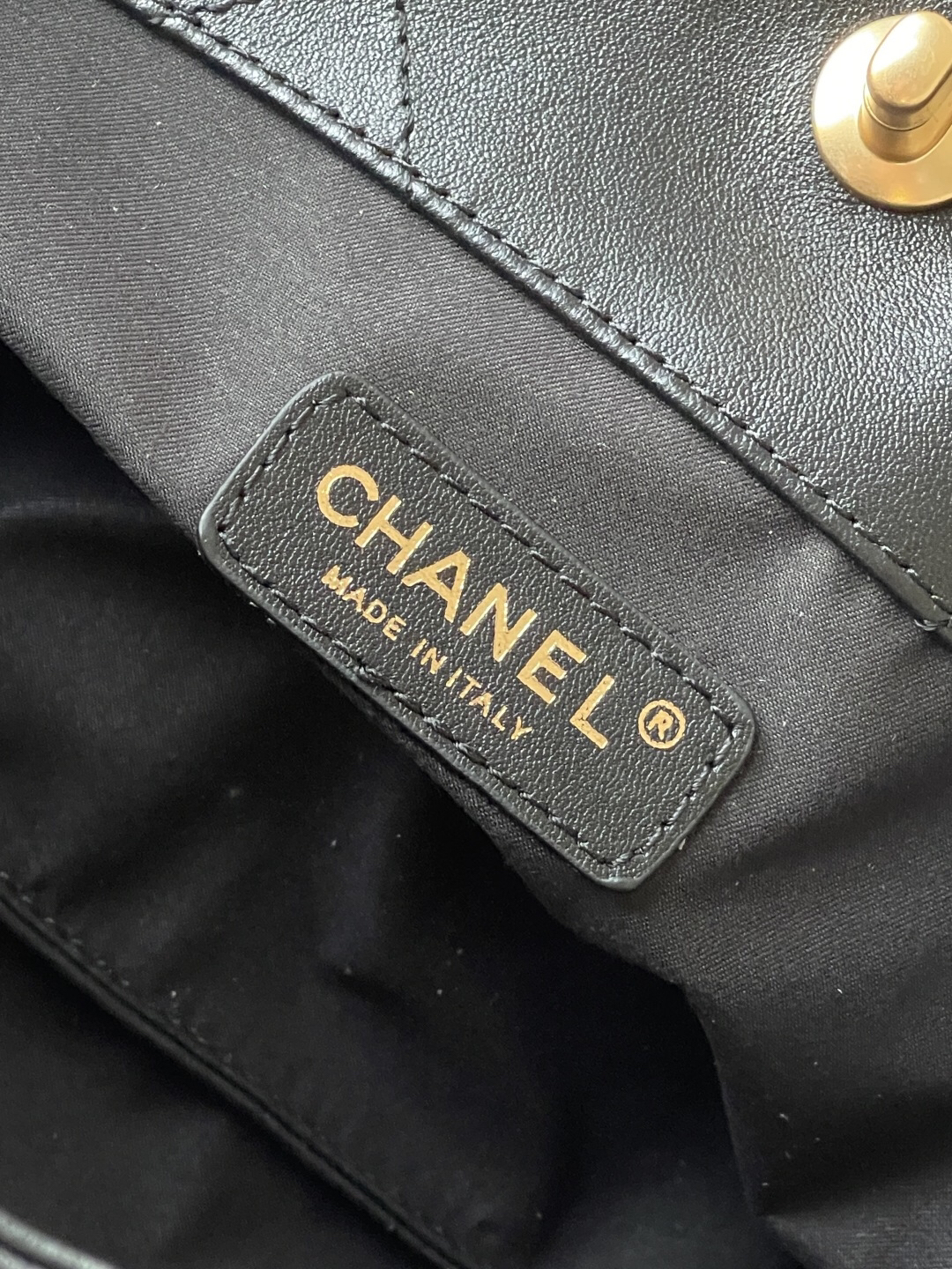 Chanel 25S Maxi Hobo Tote Bag AS6015 - Image 10