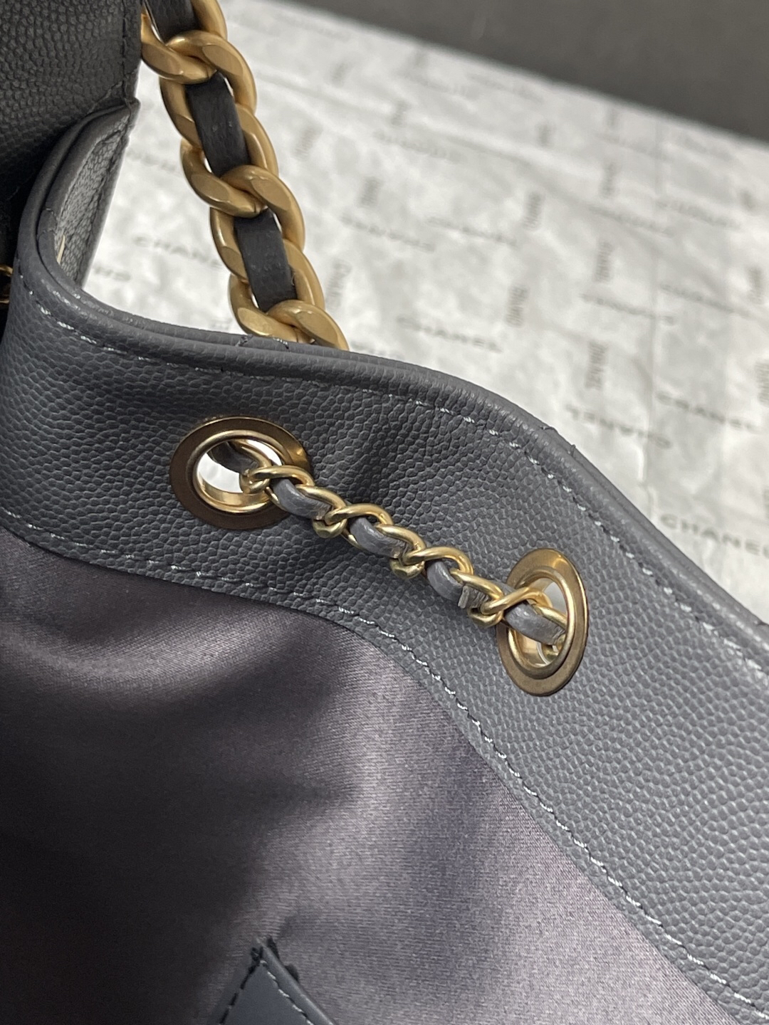 Chanel Quilted Leather Hobo Bag with Chain Detail - Image 10