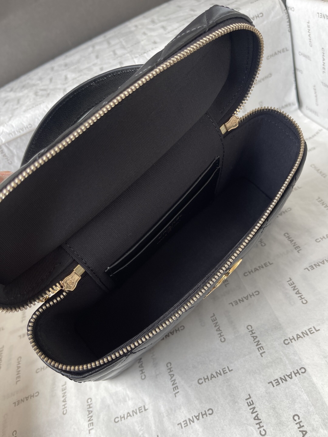 Chanel 25C Lambskin Box Handbag A4804 - Image 10