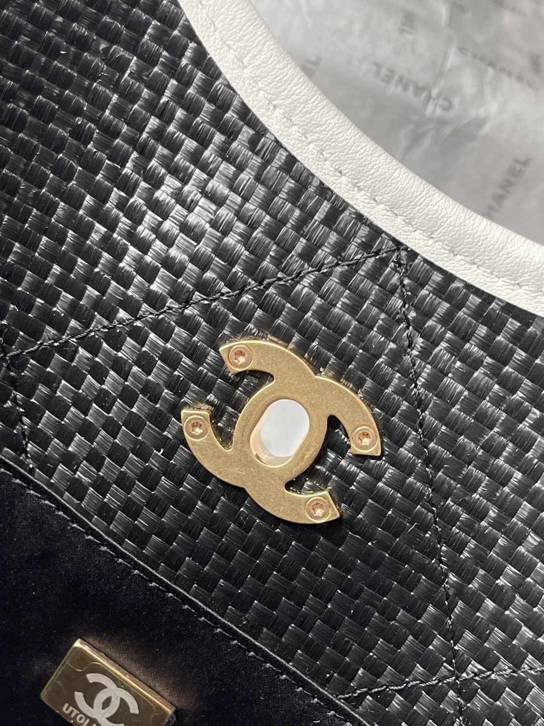 Chanel 25S Maxi Hobo Tote Bag - Image 10