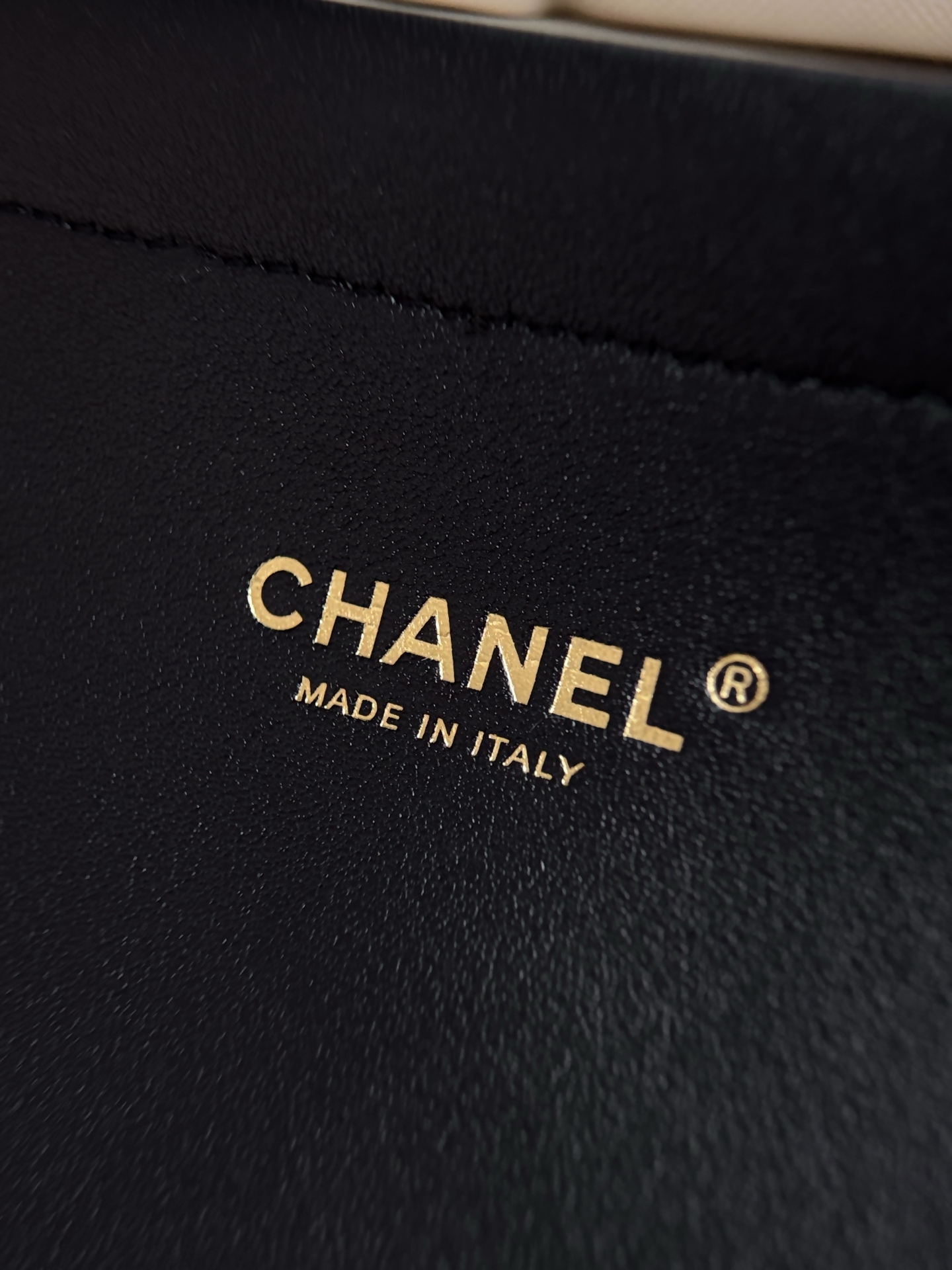 Chanel 26A Métiers d'Art Leopard-Print Baguette Bag - Image 10