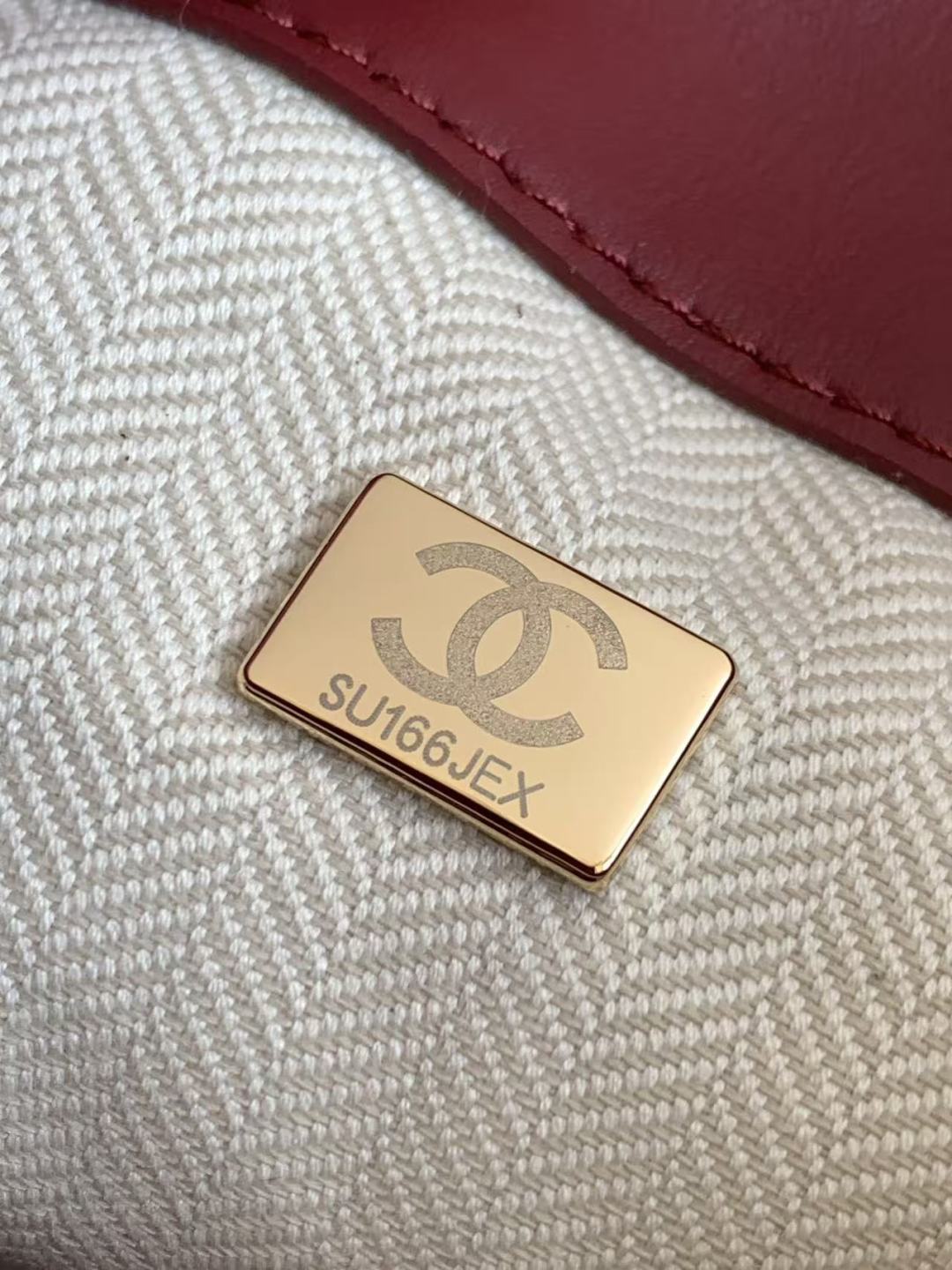 Chanel 26B AS6537 Small Leather Bucket Crossbody Bag - Image 10