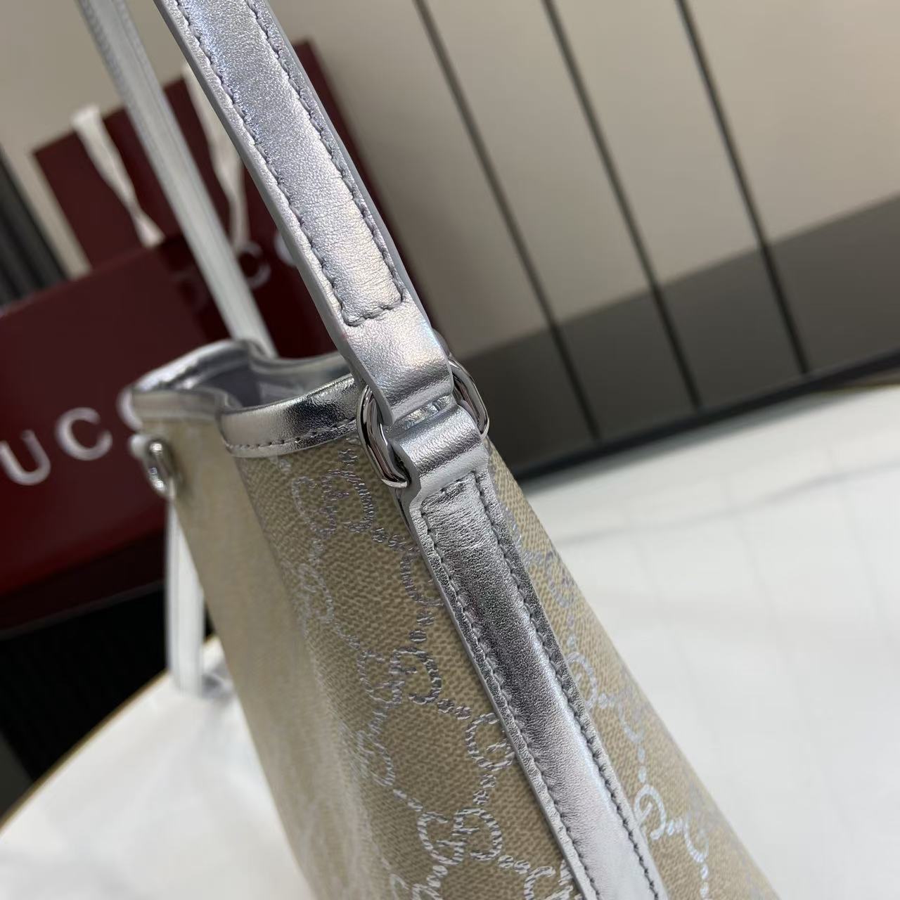 Gucci Model 847090 Apricot Silver Bag - Image 10