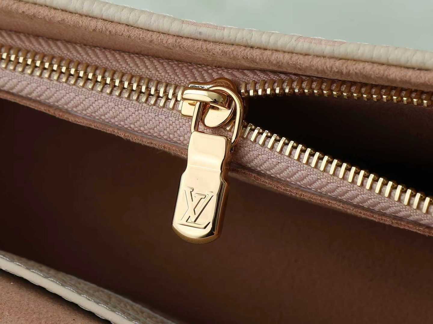 Louis Vuitton Wallet On Chain Ivy Monogram Canvas Chain Bag - Image 10
